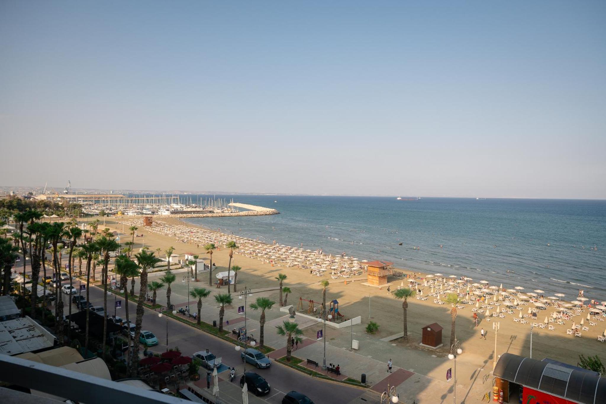 Quattro Beachfront Sea View Ap 53