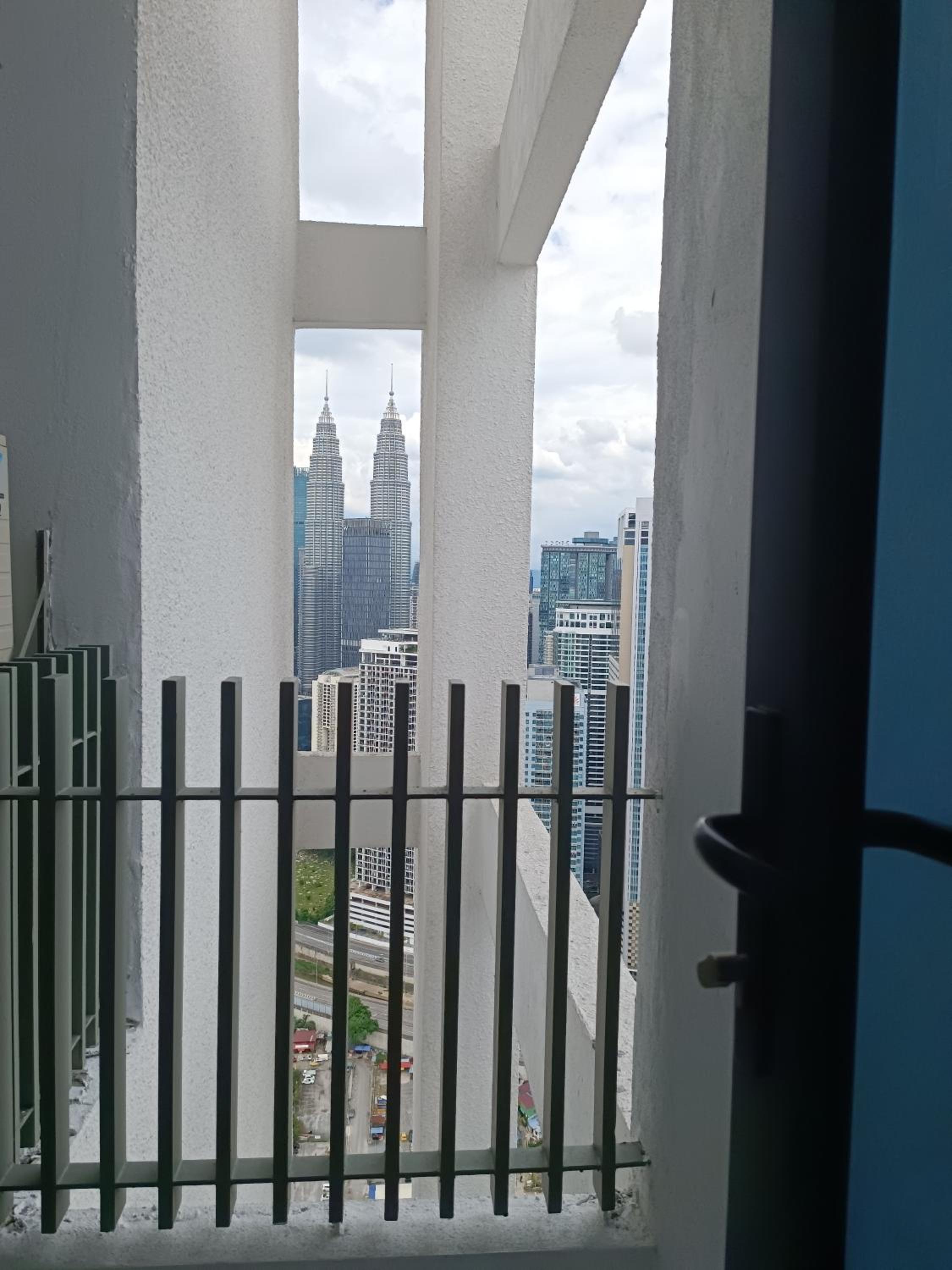 LX 39A Balcony KLCC View 1 Bedroom Infinity Pool