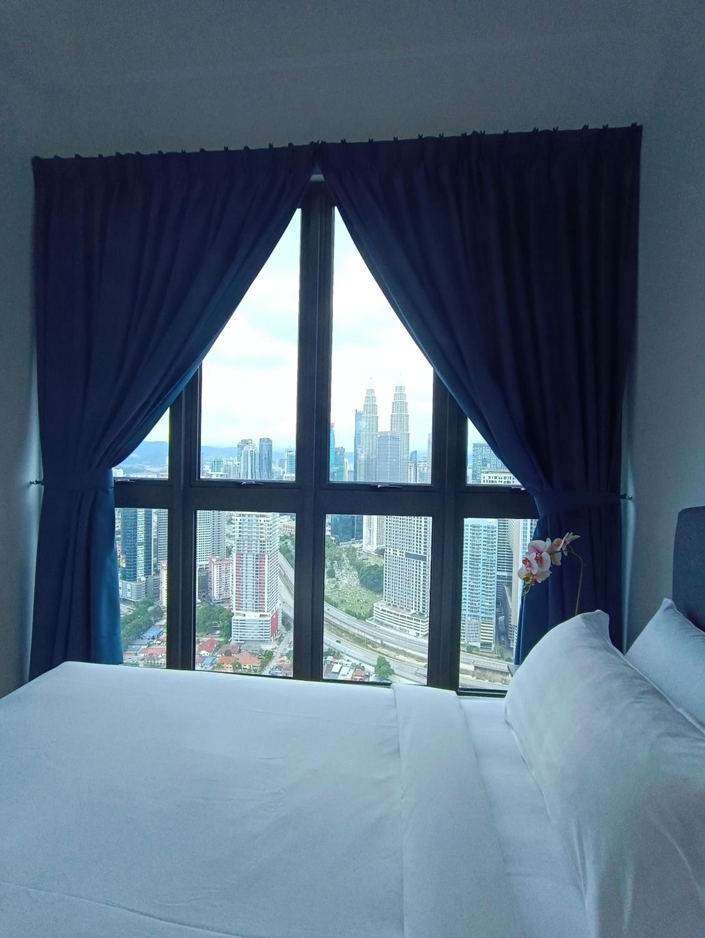 LX 39A Balcony KLCC View 1 Bedroom Infinity Pool