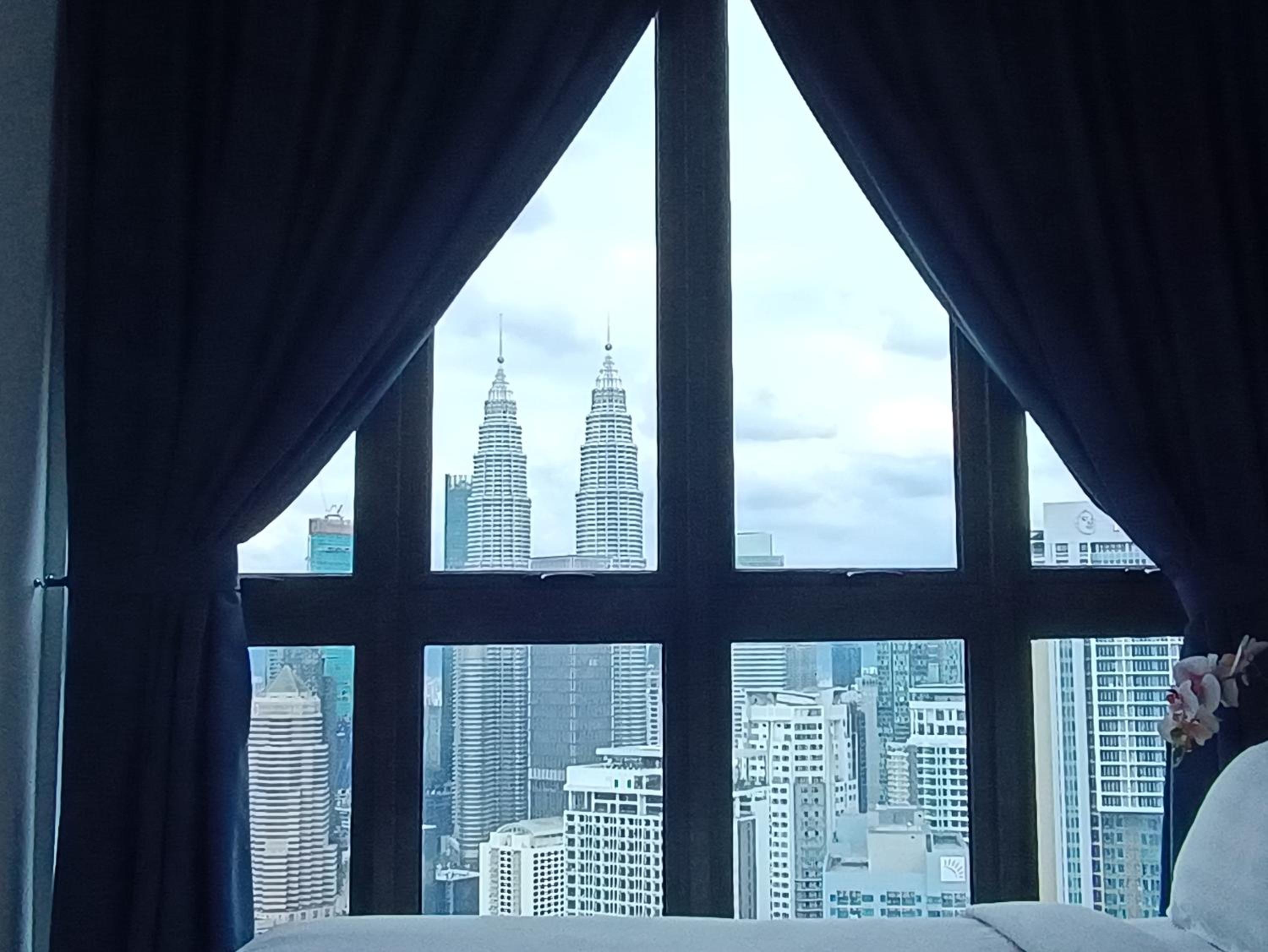 LX 39A Balcony KLCC View 1 Bedroom Infinity Pool