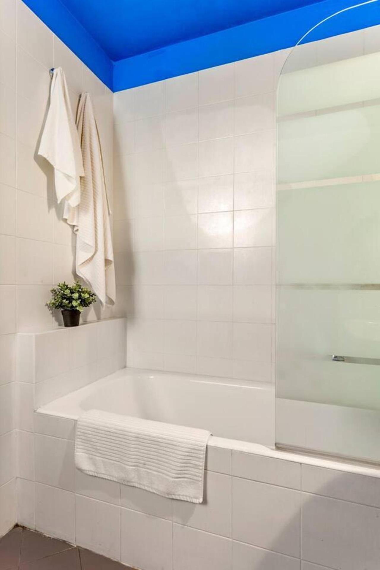 Design Villa with parking Navigli area Milan