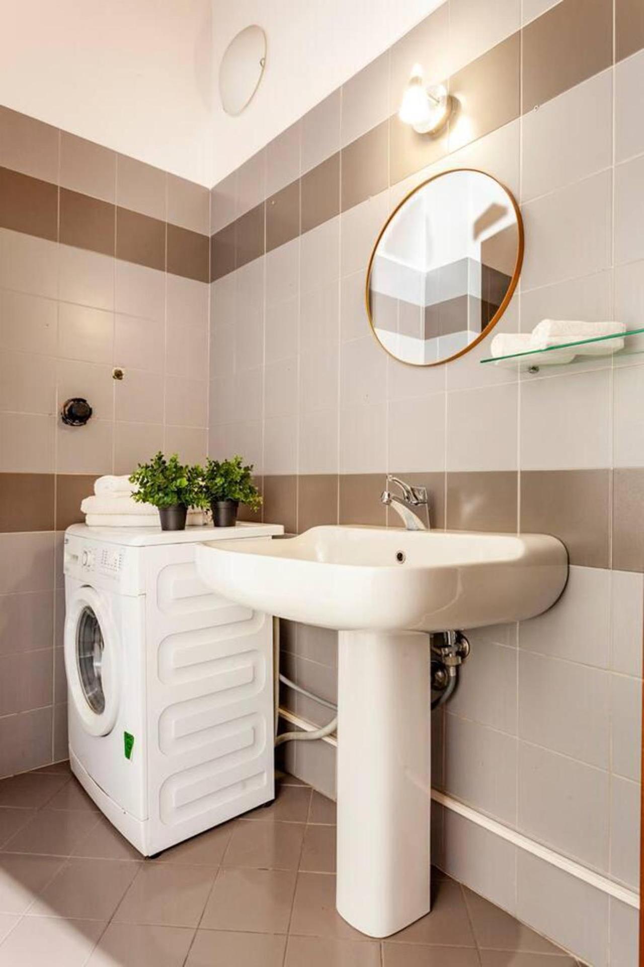 Design Villa with parking Navigli area Milan