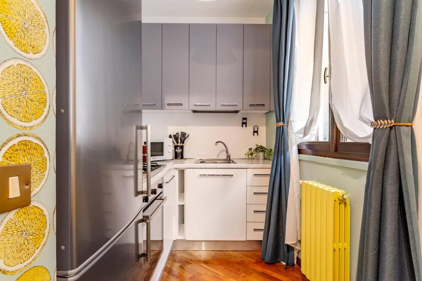 Design Villa with parking Navigli area Milan