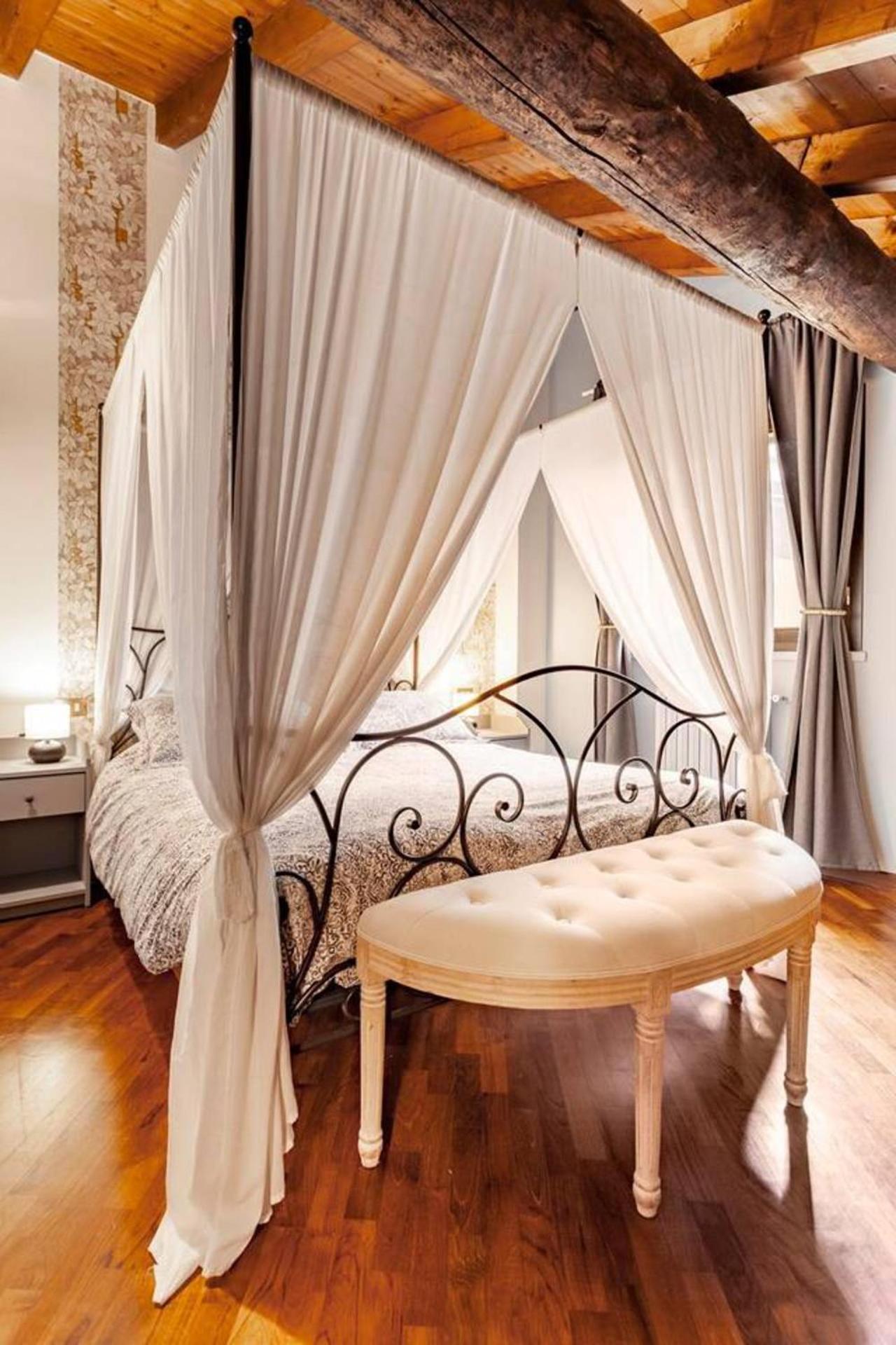 Design Villa with parking Navigli area Milan