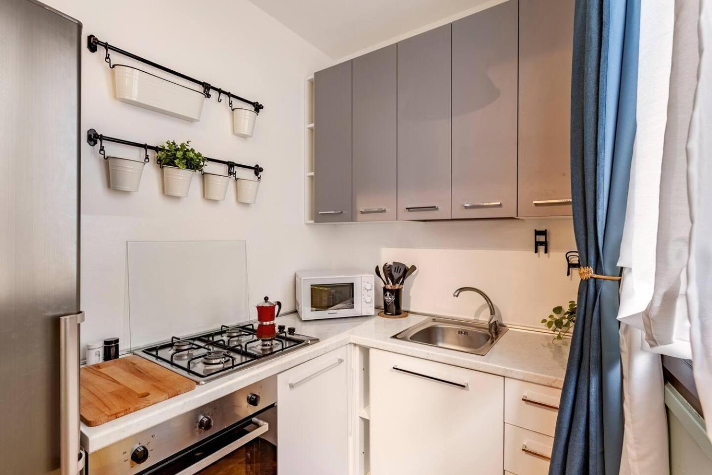 Design Villa with parking Navigli area Milan