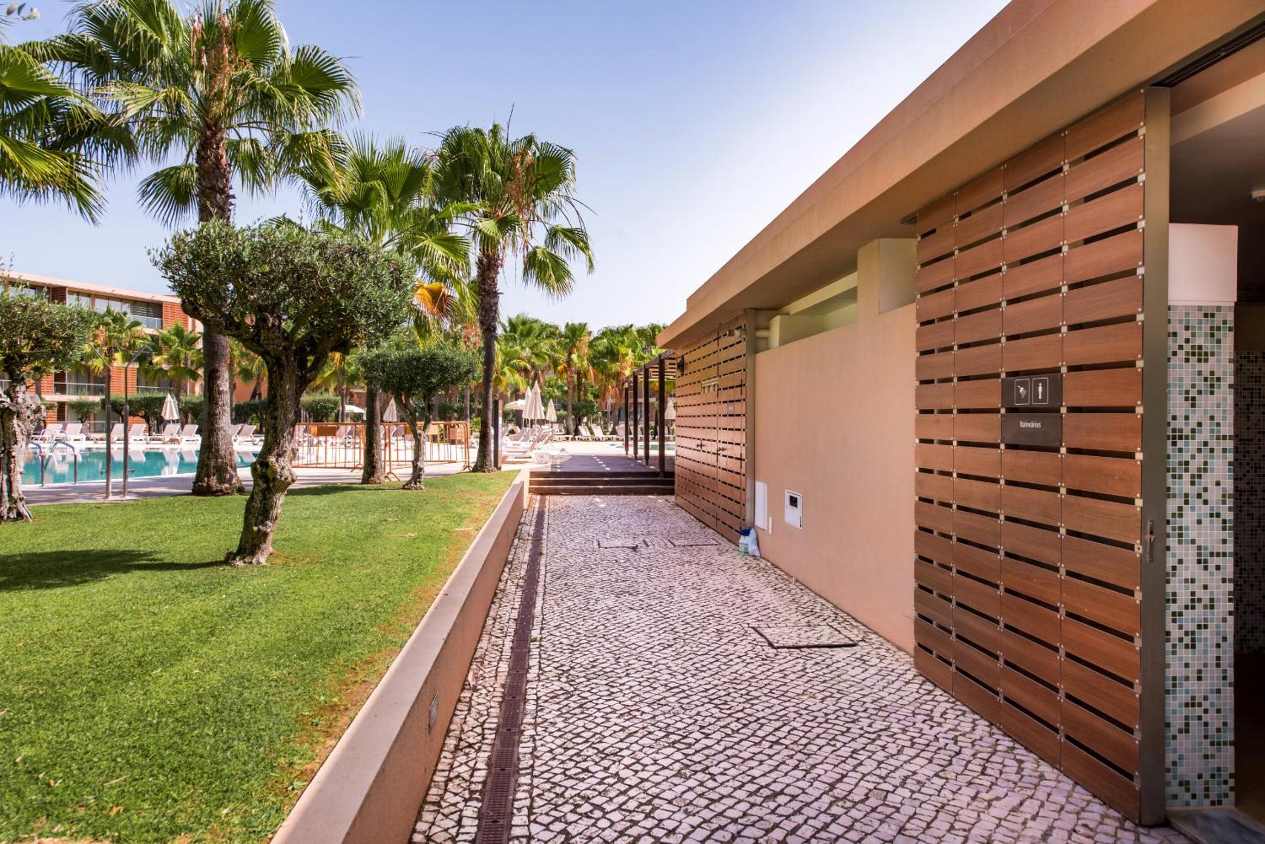 Apt Herdade dos Salgados by Algarve Villa Holidays view 2
