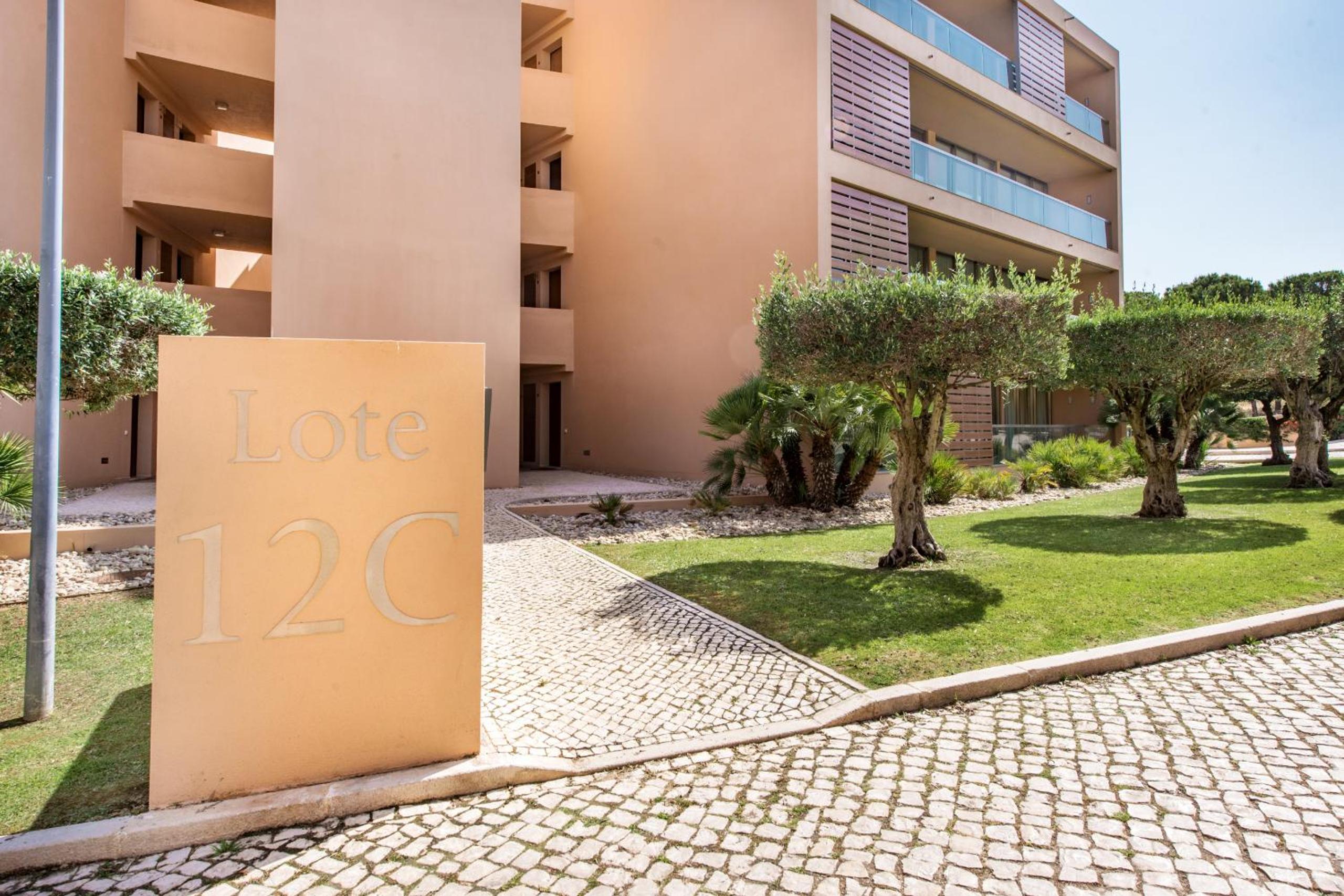 Apt Herdade dos Salgados by Algarve Villa Holidays view 3