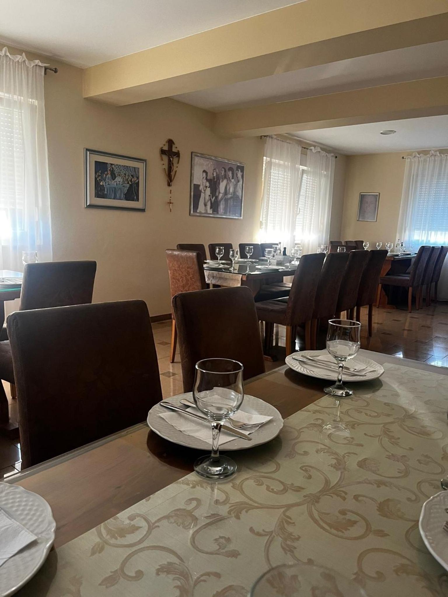 Rooms Ante