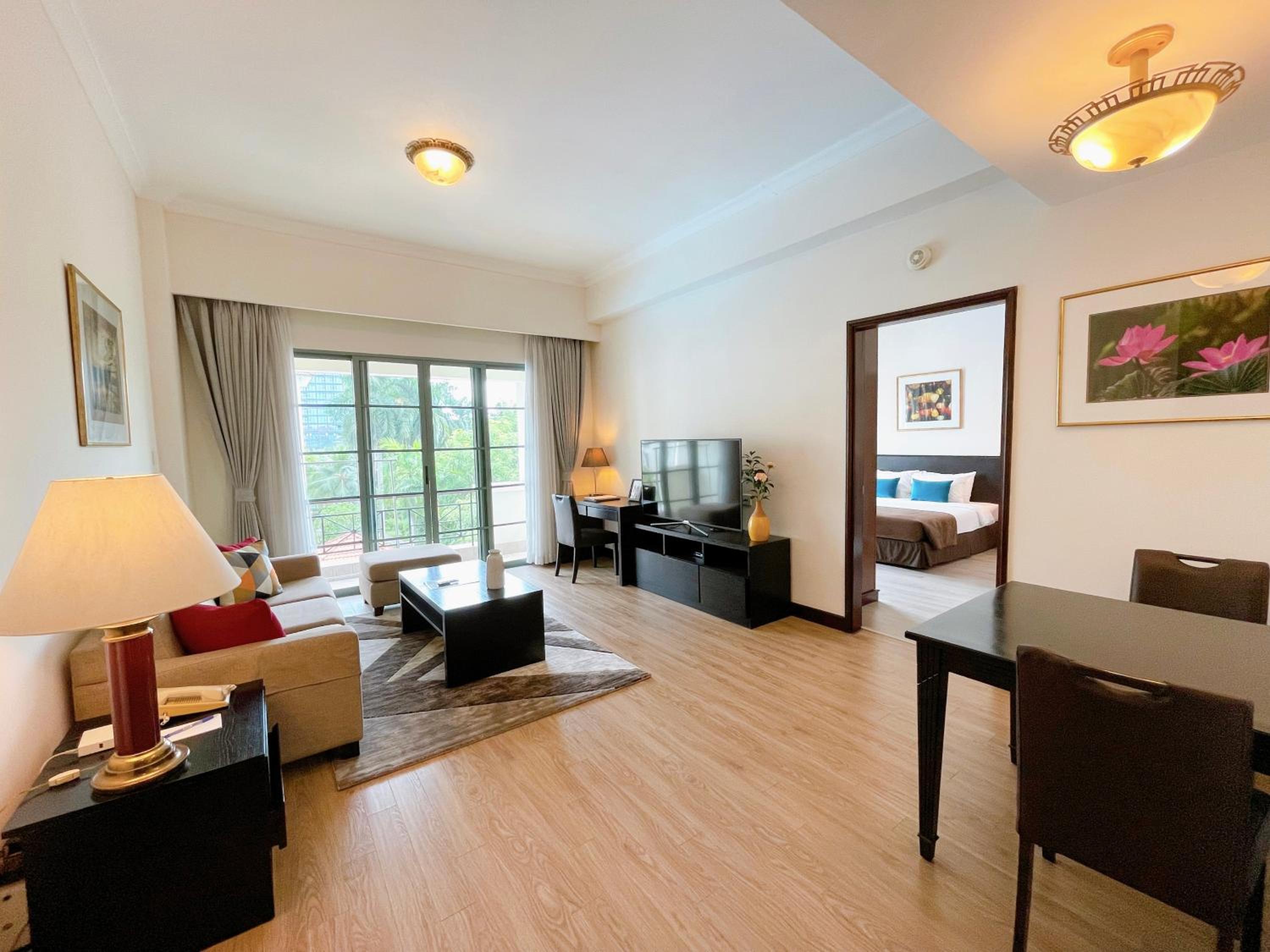 Diamond Westlake Suites