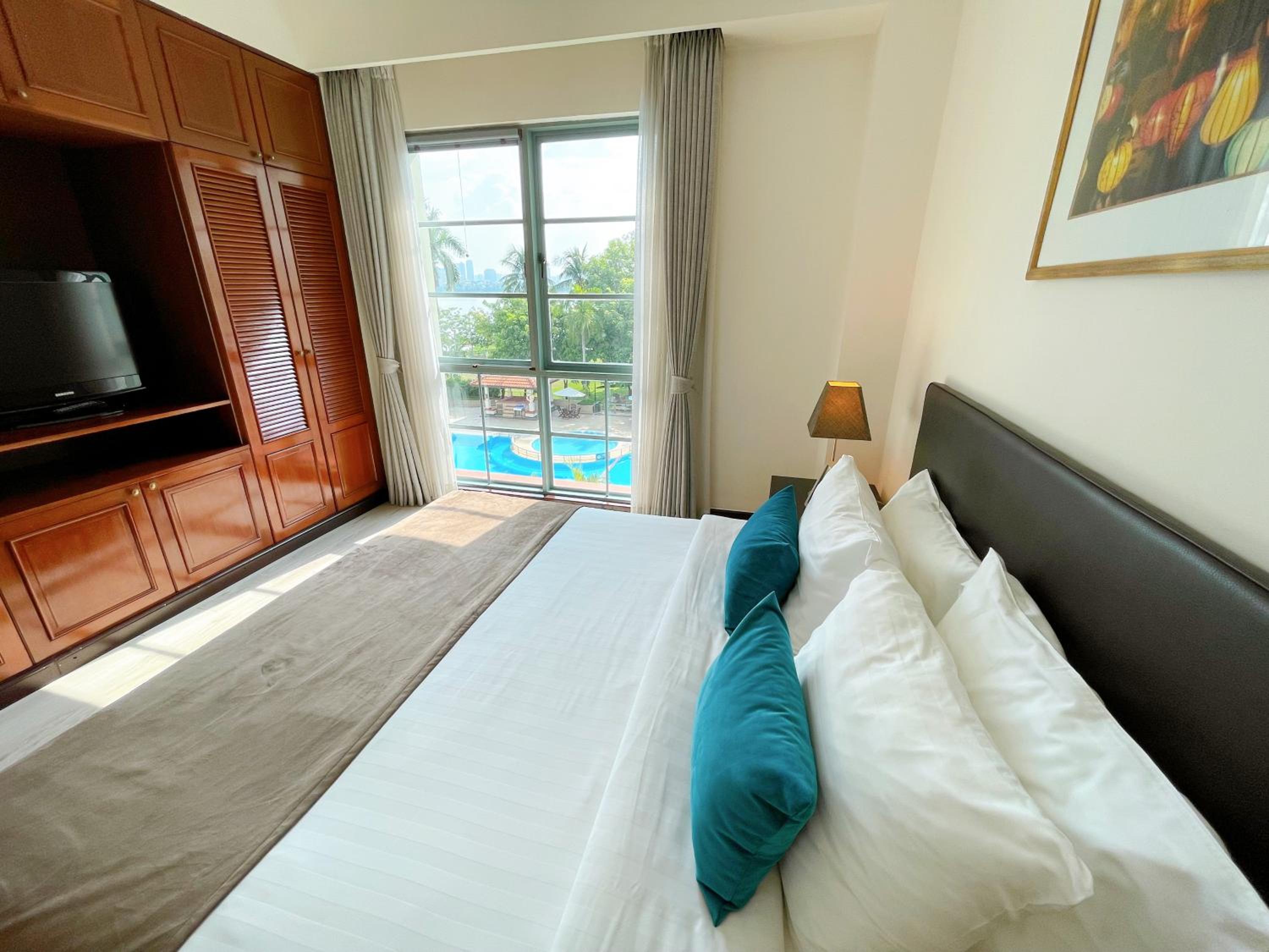 Diamond Westlake Suites