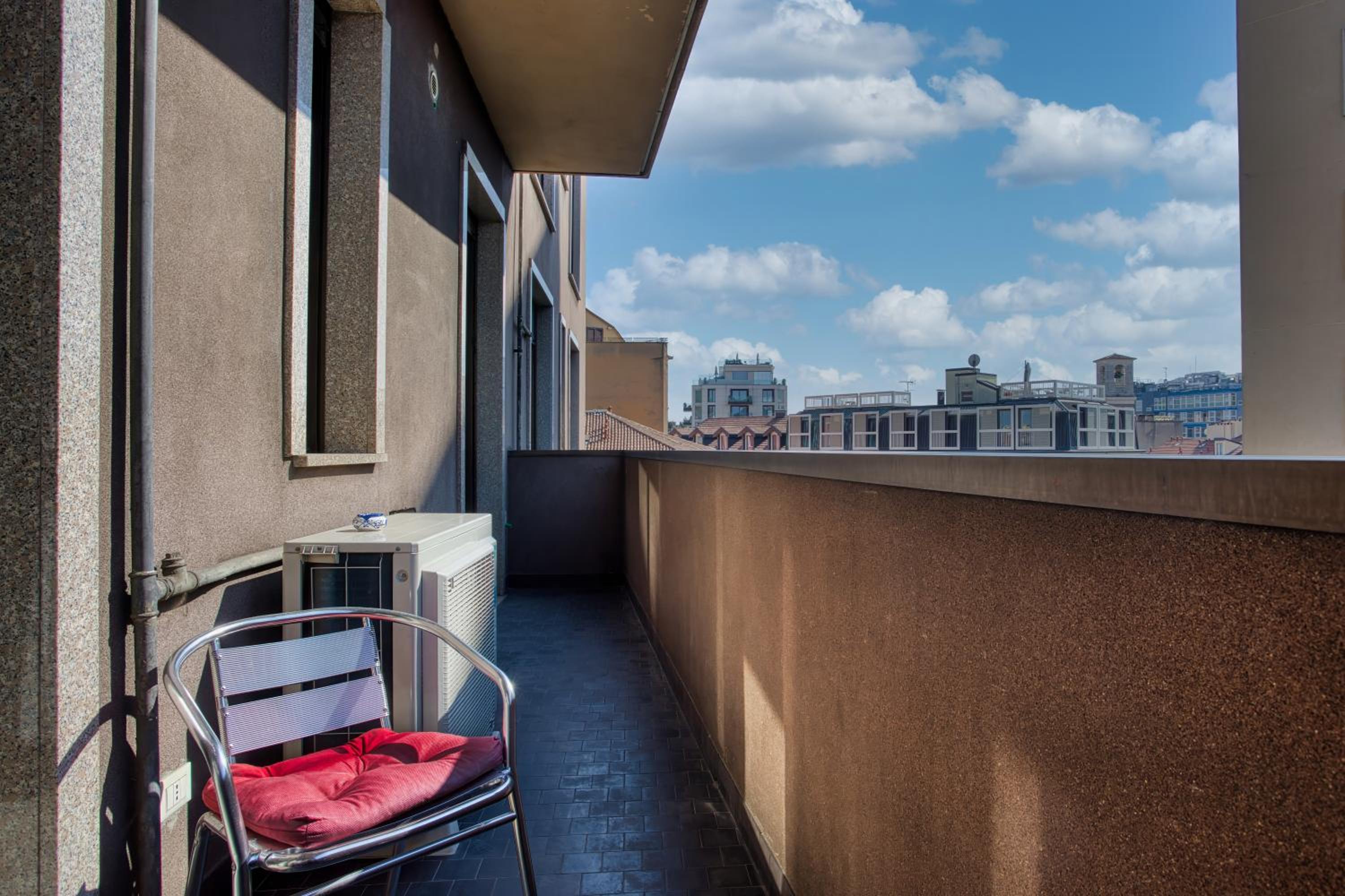 JOIVY Vibrant 2bed apt with balcony