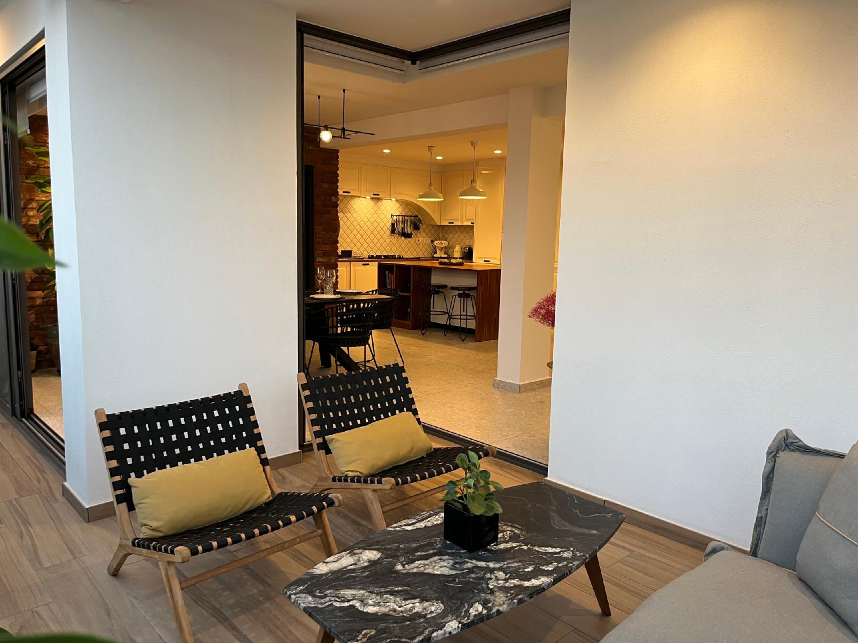 Top Artistic Luxury Apartment