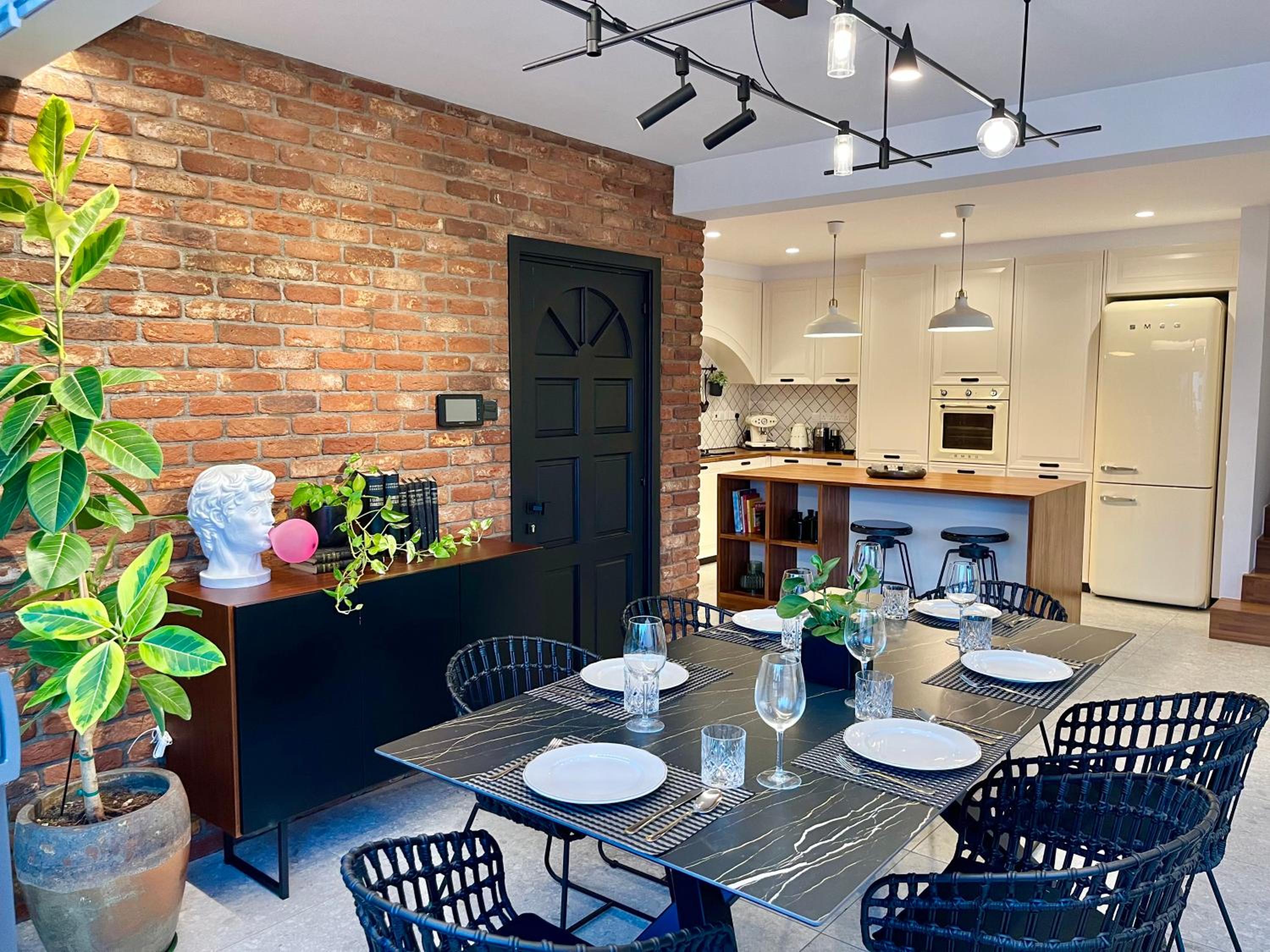 Top Artistic Luxury Apartment