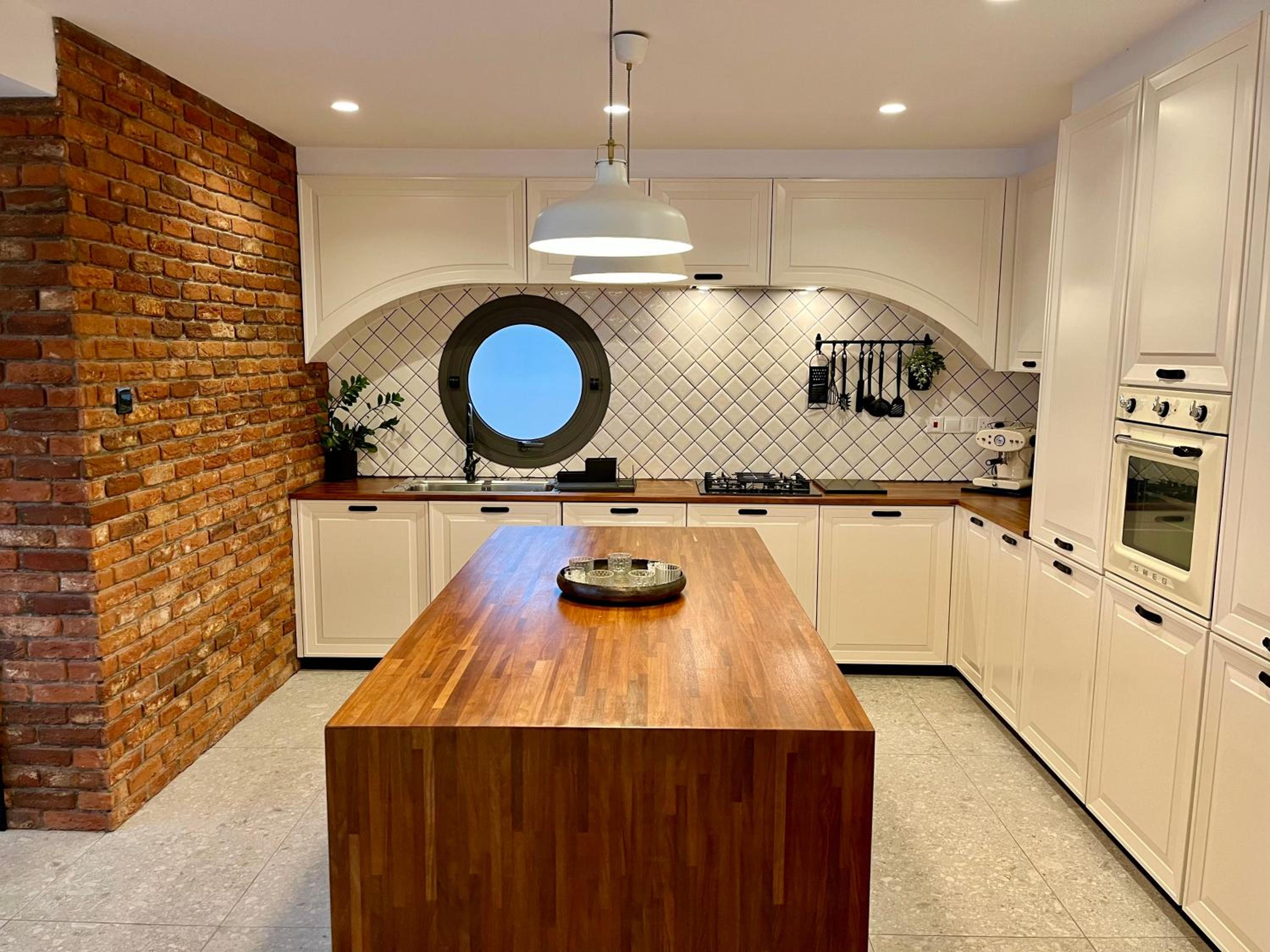 Top Artistic Luxury Apartment