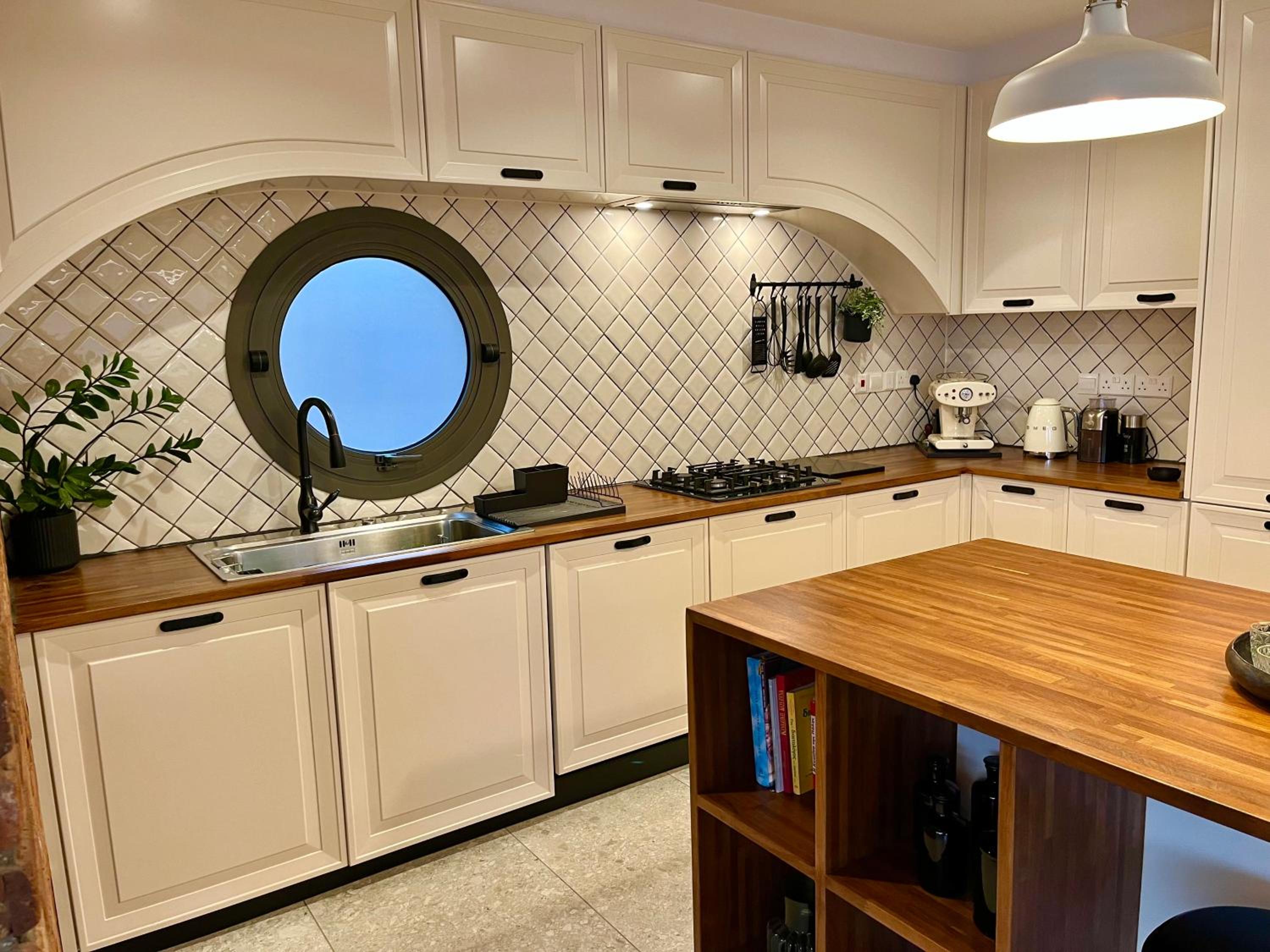 Top Artistic Luxury Apartment