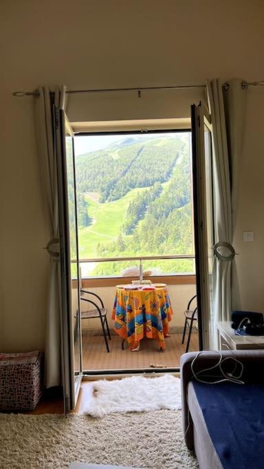 Majestic Mountain Views: Charming 1-BR Hideaway