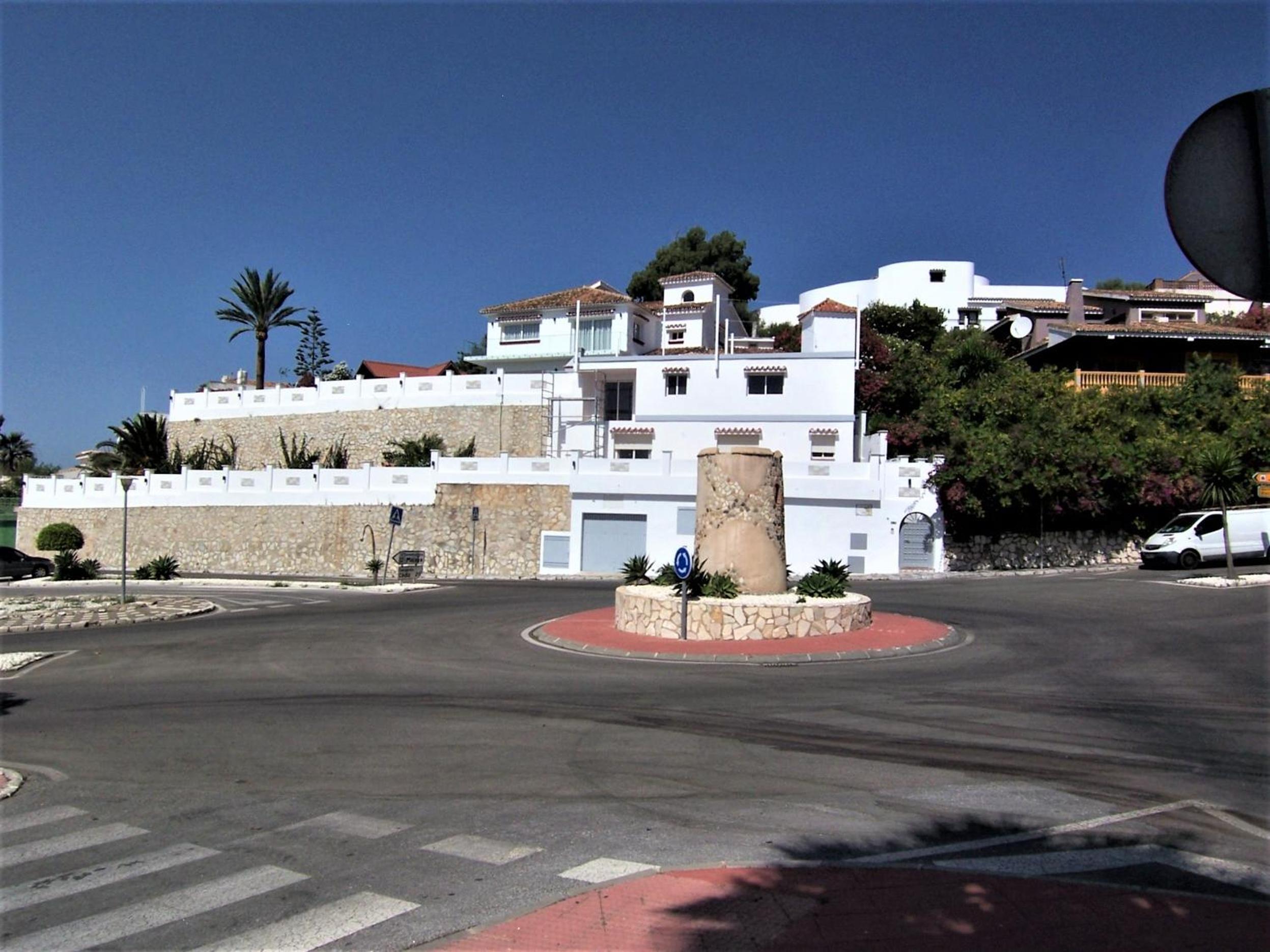 Luxury 7 Bedroom Villa Heated Pool Hot Tub 5 mins from the Beach sleeps 16 view 4
