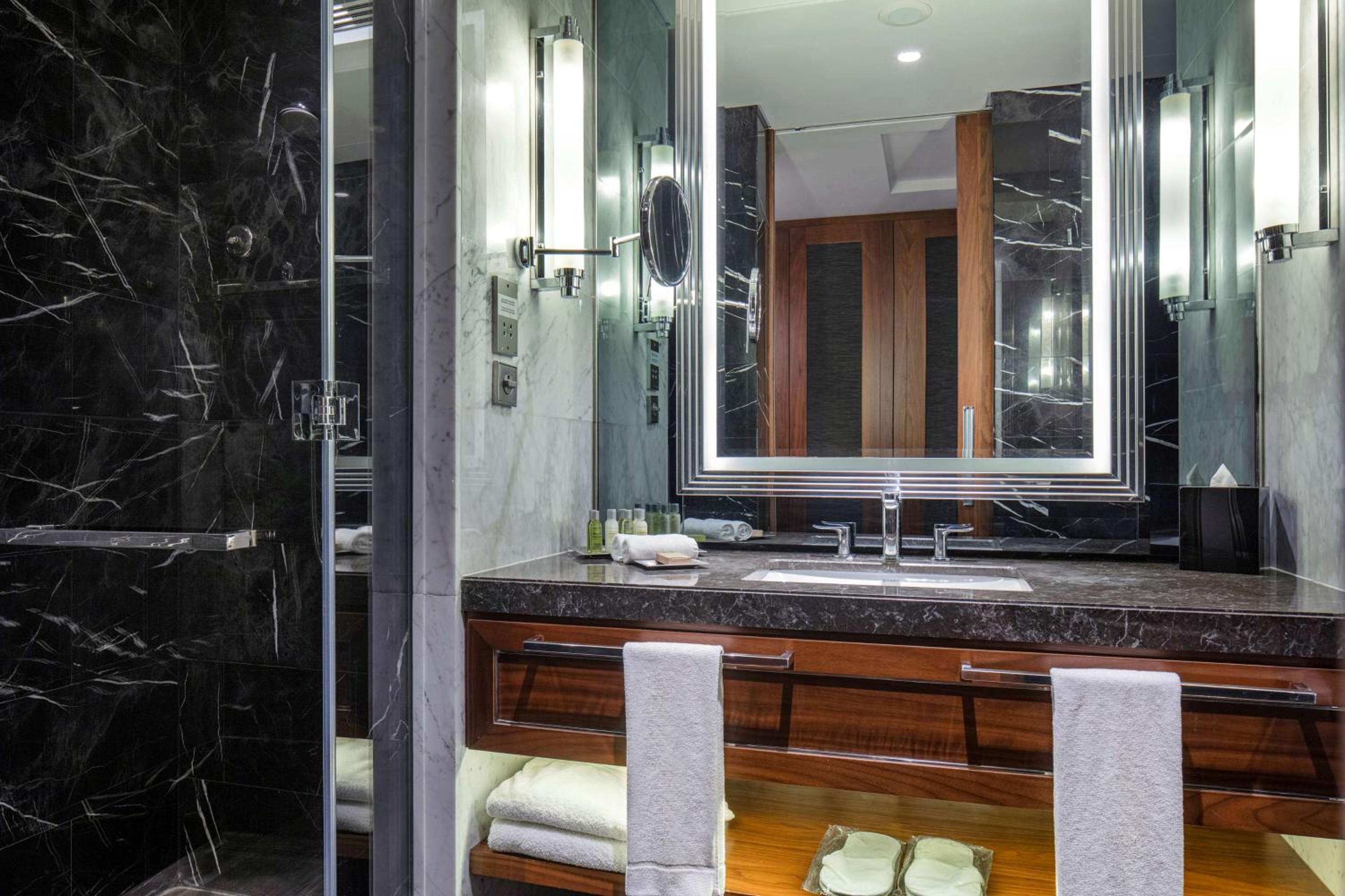 Hilton Istanbul Bomonti - Image 14