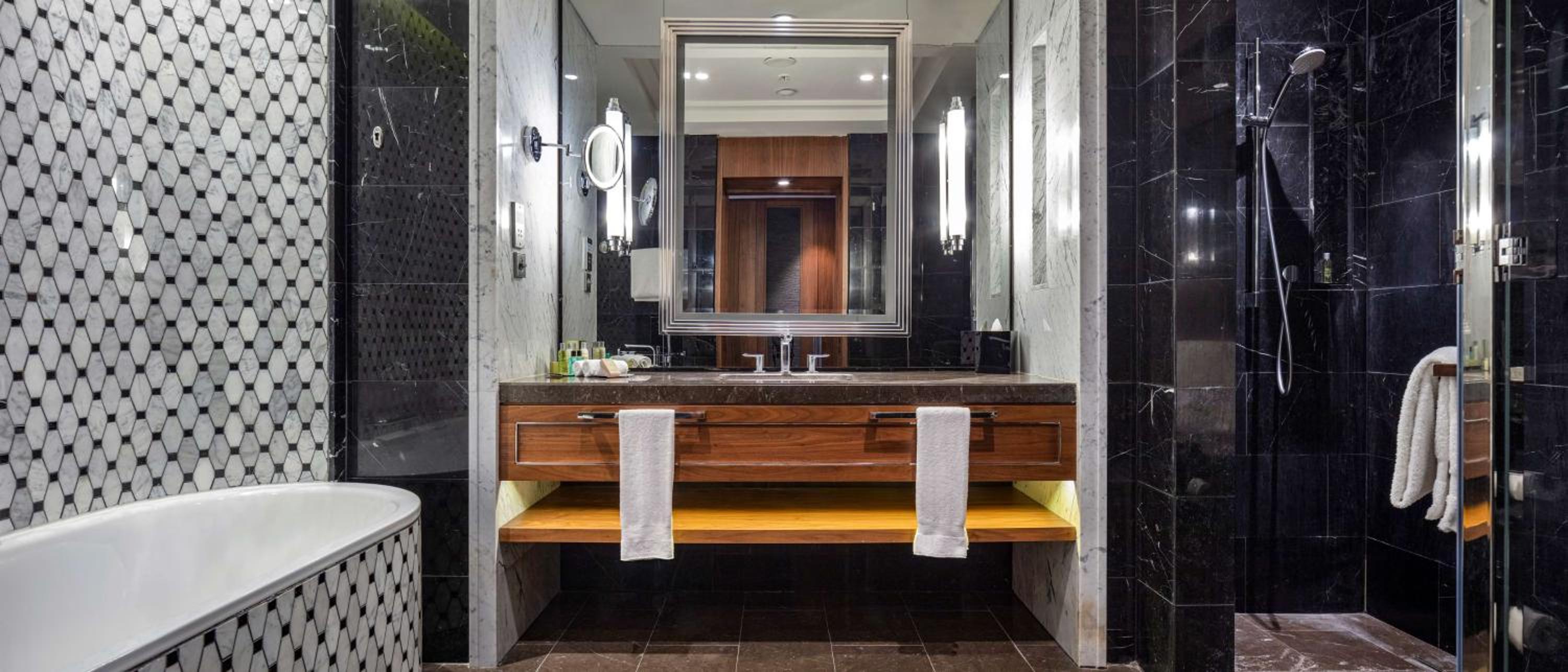 Hilton Istanbul Bomonti - Image 18