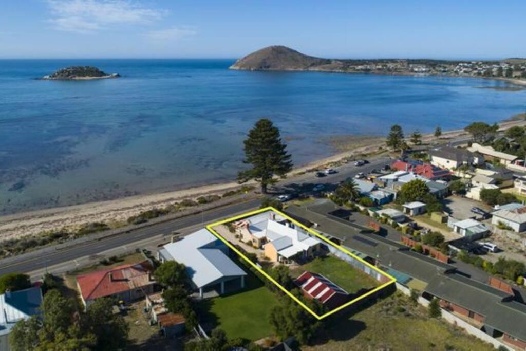 Benny's Beach House