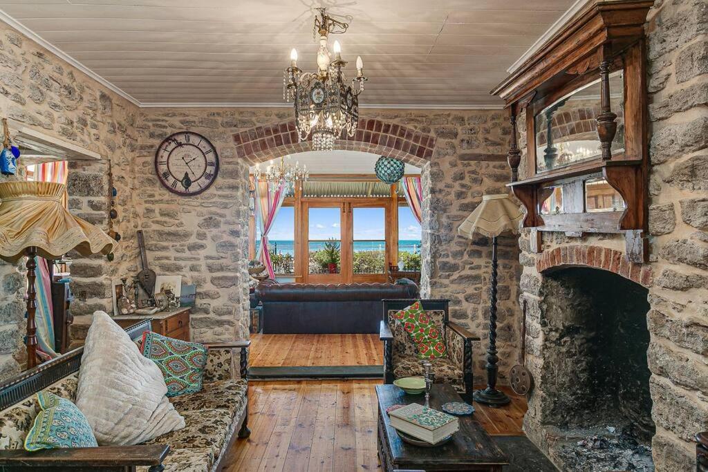 Benny's Beach House