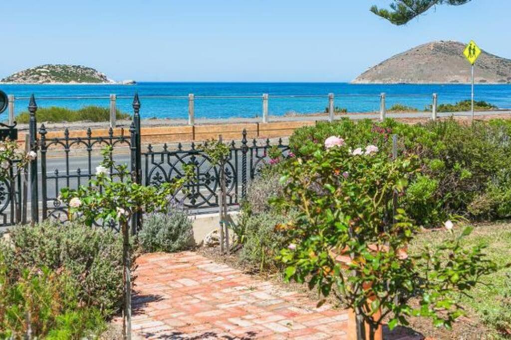 Benny's Beach House
