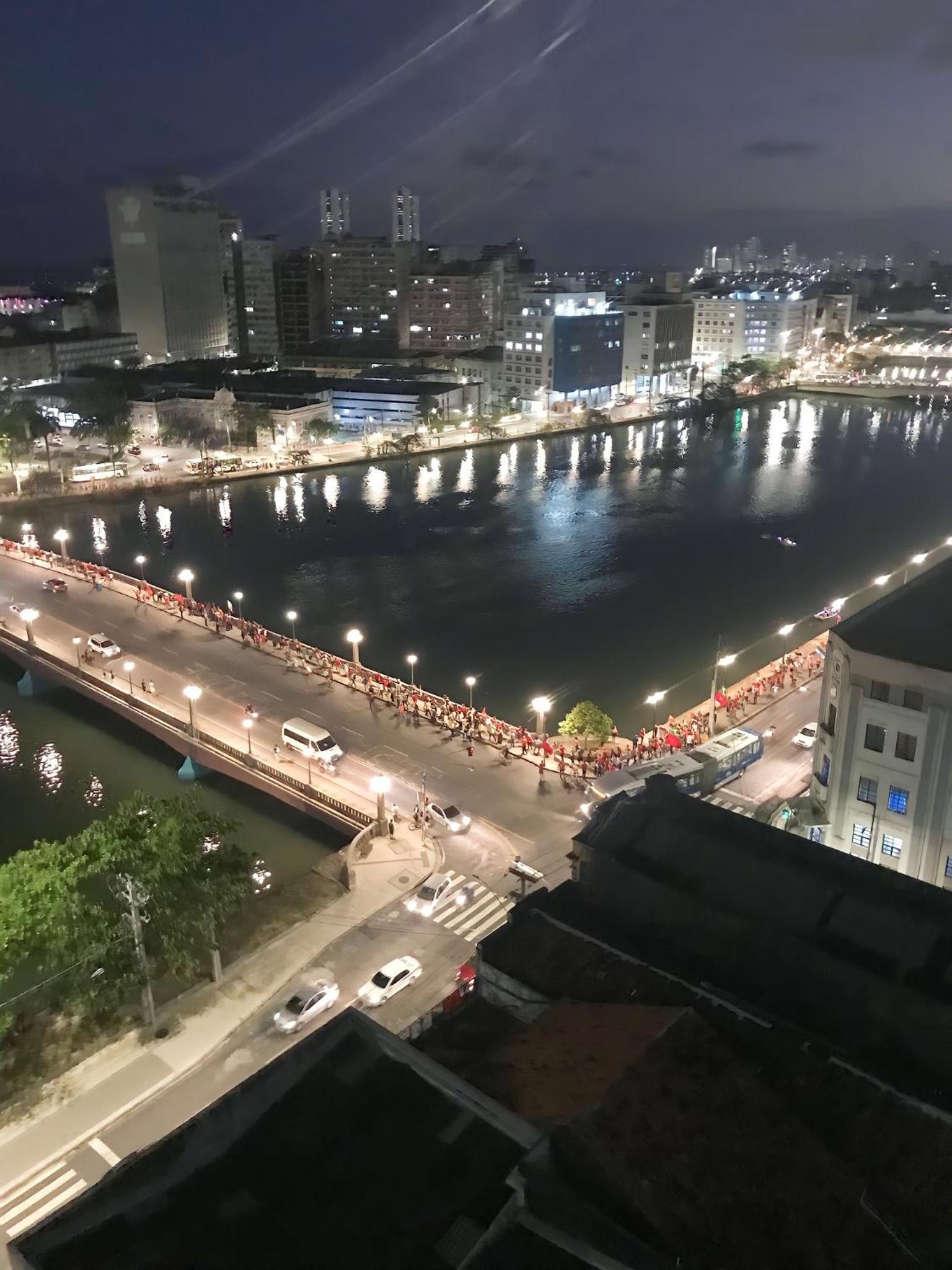 Aconchegante, ótima localização e vista para o mar