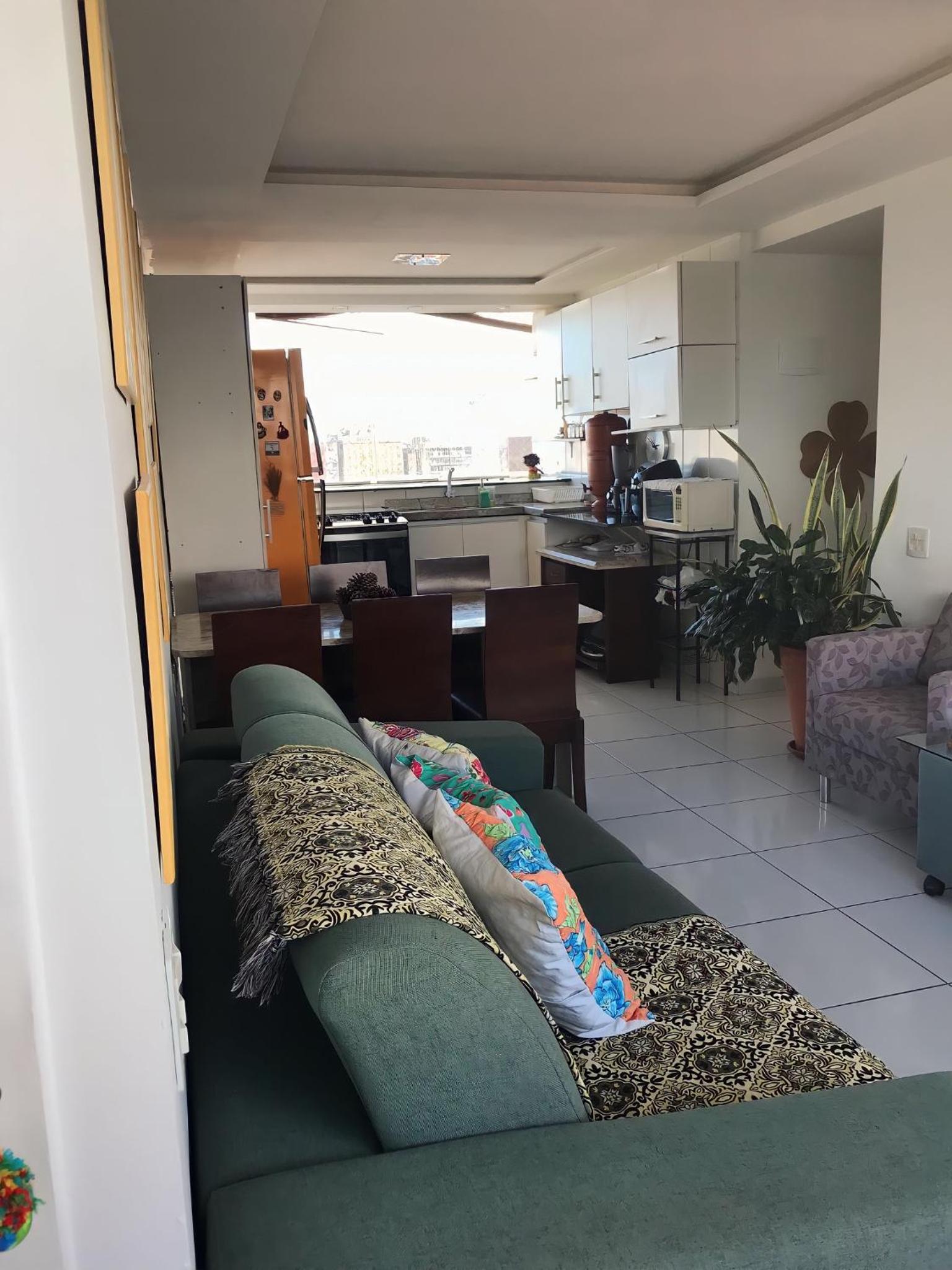 Aconchegante, ótima localização e vista para o mar
