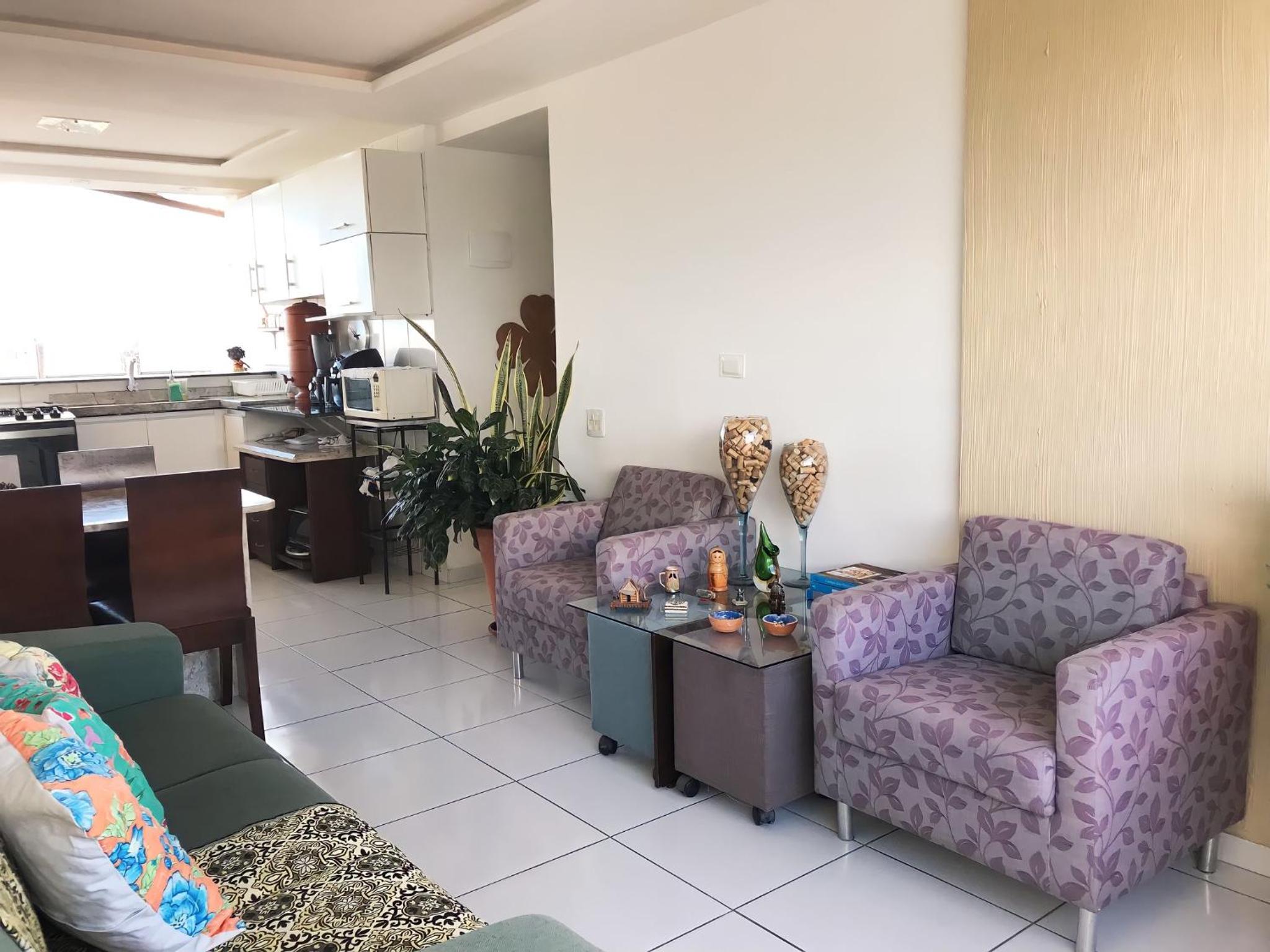Aconchegante, ótima localização e vista para o mar