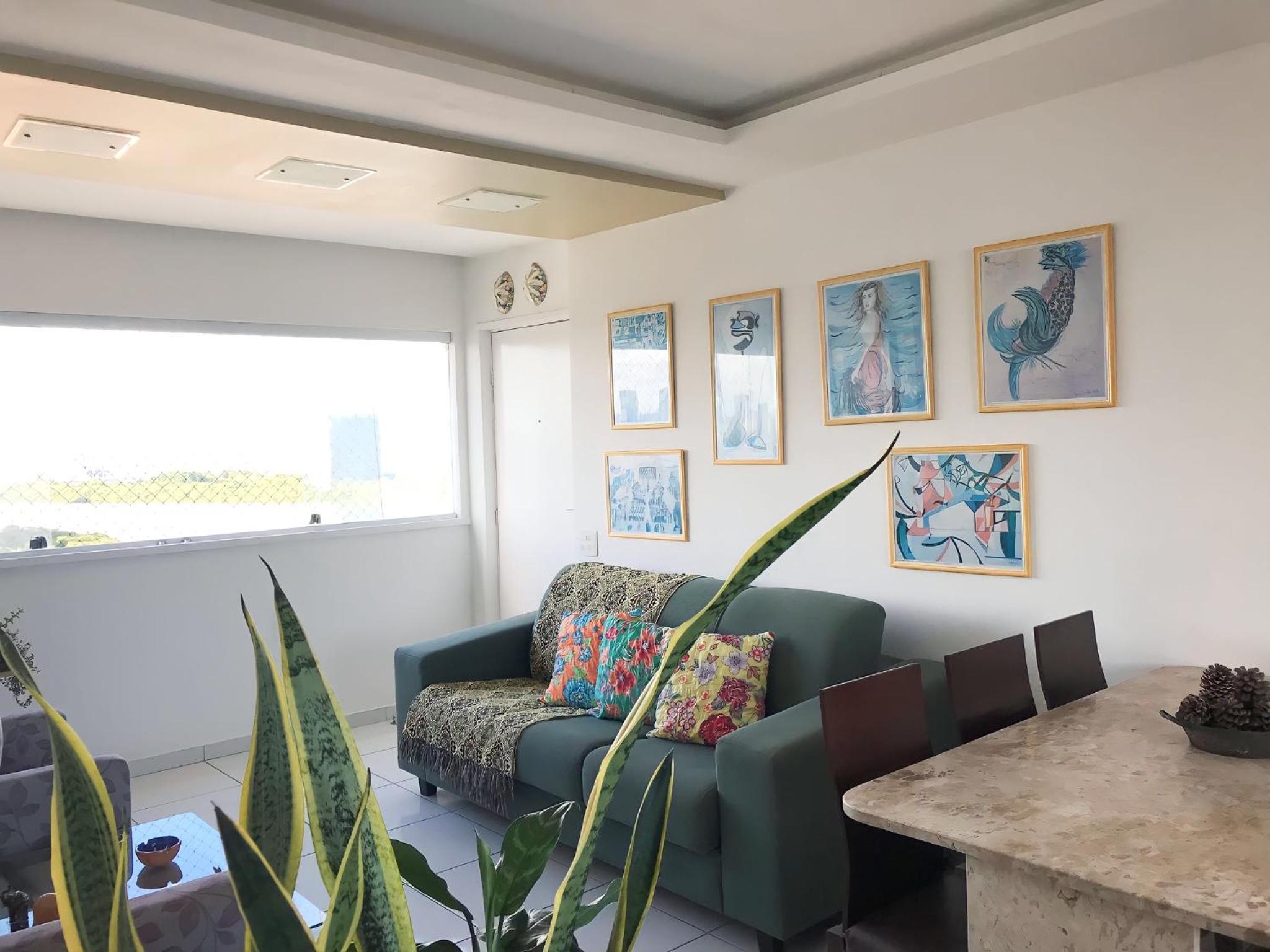 Aconchegante, ótima localização e vista para o mar