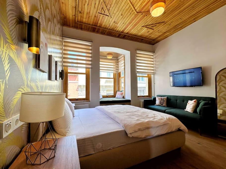 Refurbished Triplex in Taksim