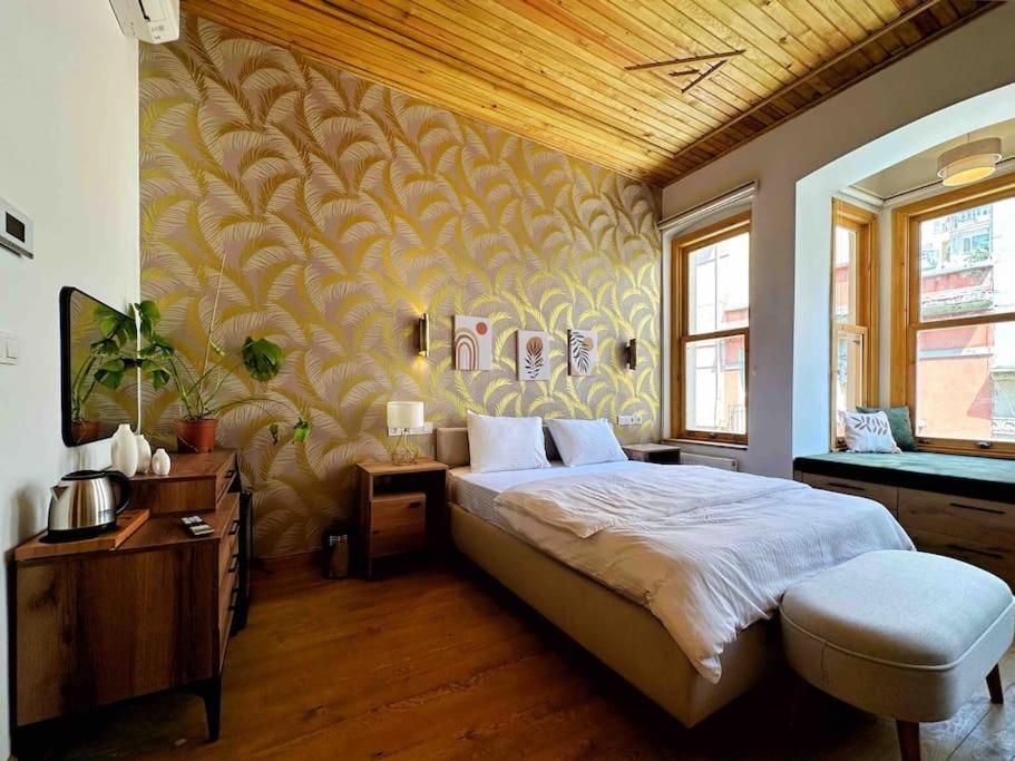 Refurbished Triplex in Taksim