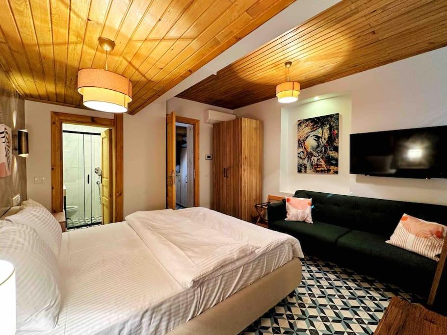 Refurbished Triplex in Taksim