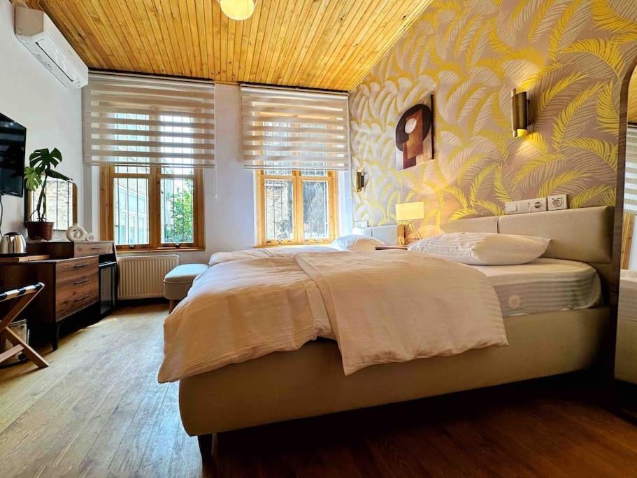 Refurbished Triplex in Taksim
