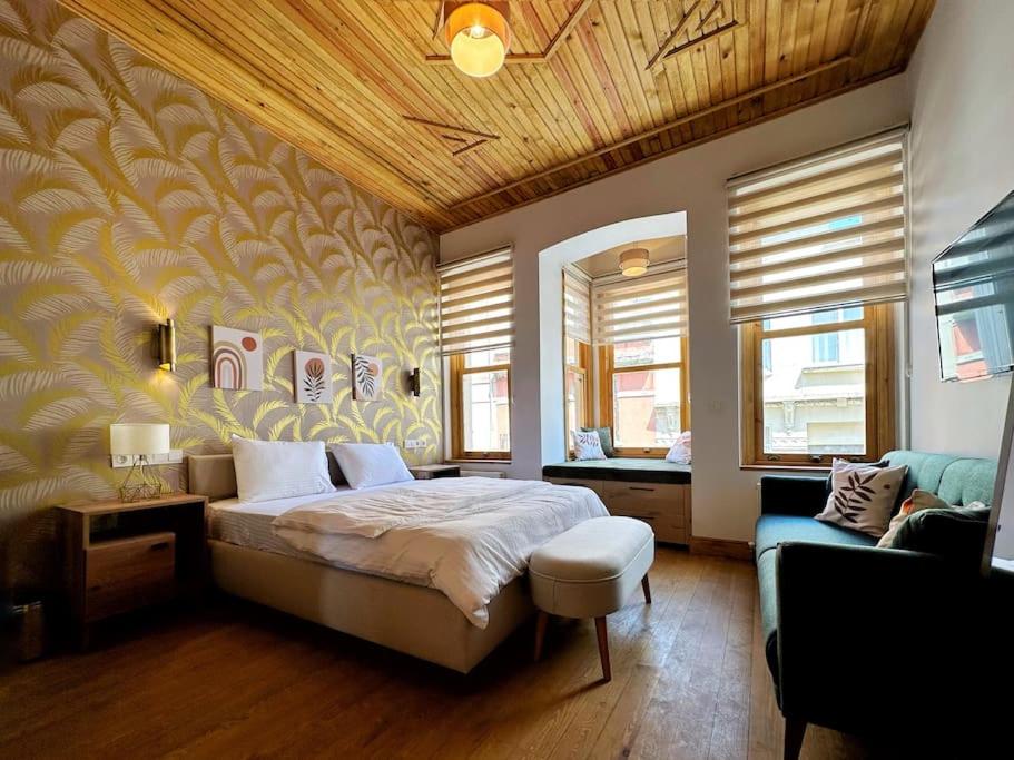 Refurbished Triplex in Taksim