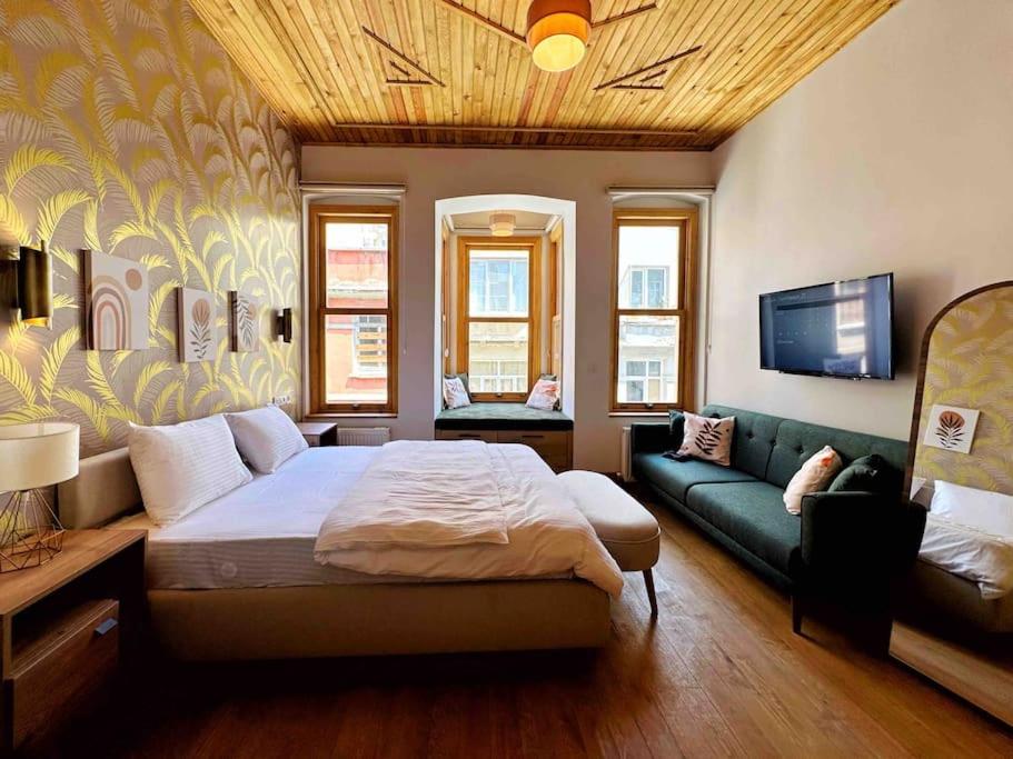 Refurbished Triplex in Taksim