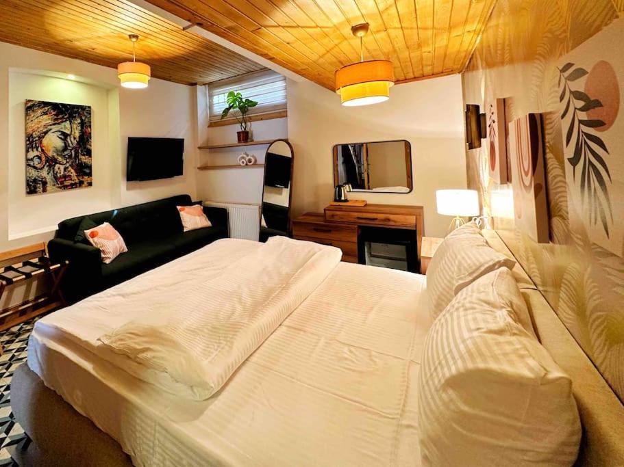 Refurbished Triplex in Taksim