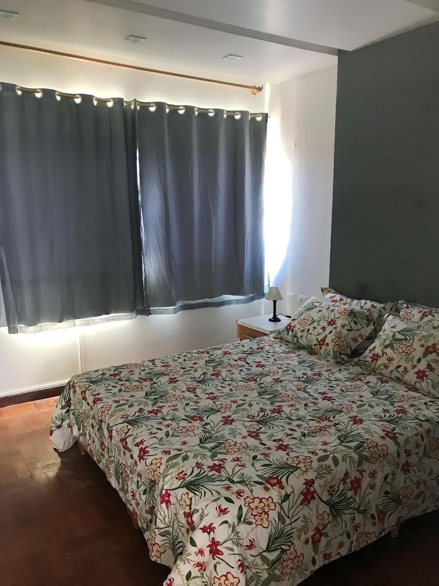 Aconchegante, ótima localização e vista para o mar