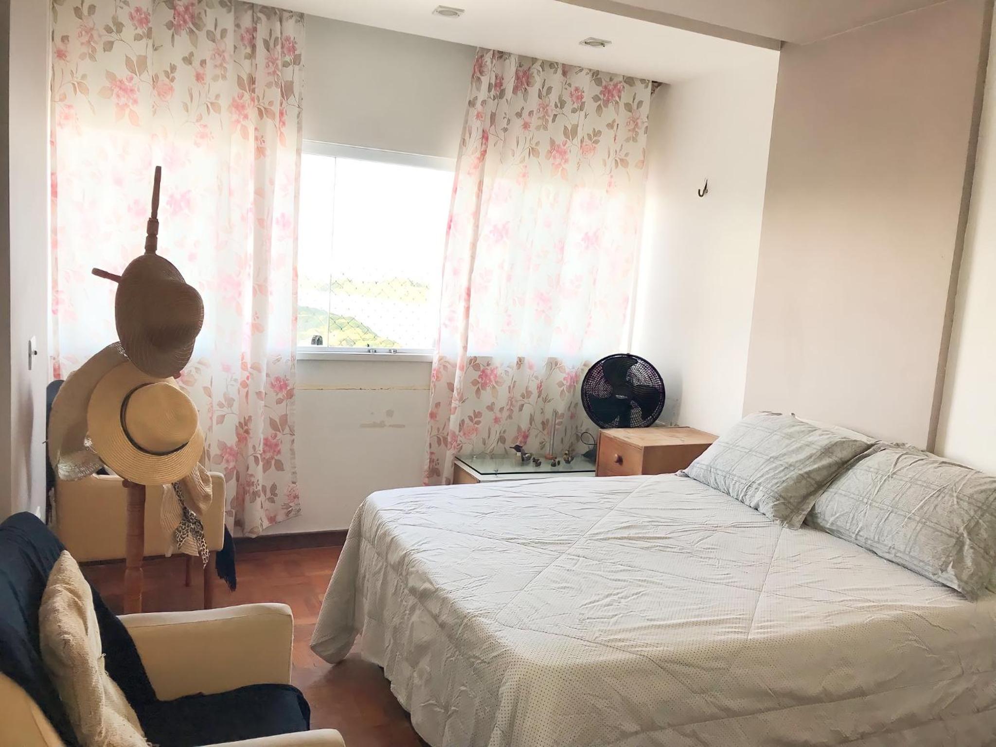 Aconchegante, ótima localização e vista para o mar
