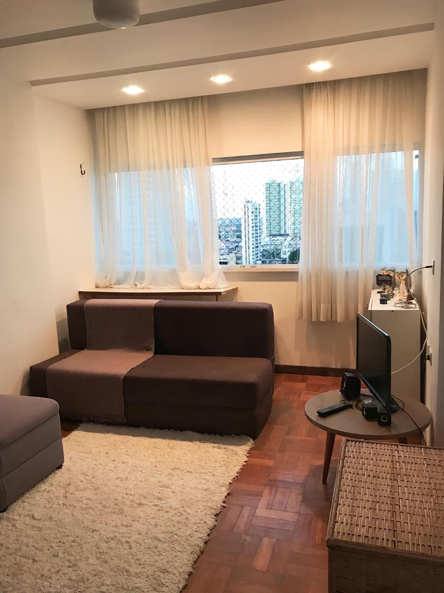 Aconchegante, ótima localização e vista para o mar