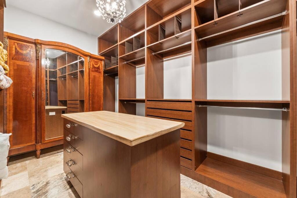 Sleeps 28, Events, Salt Pool/Spa, Outdoor Kitchen view 5