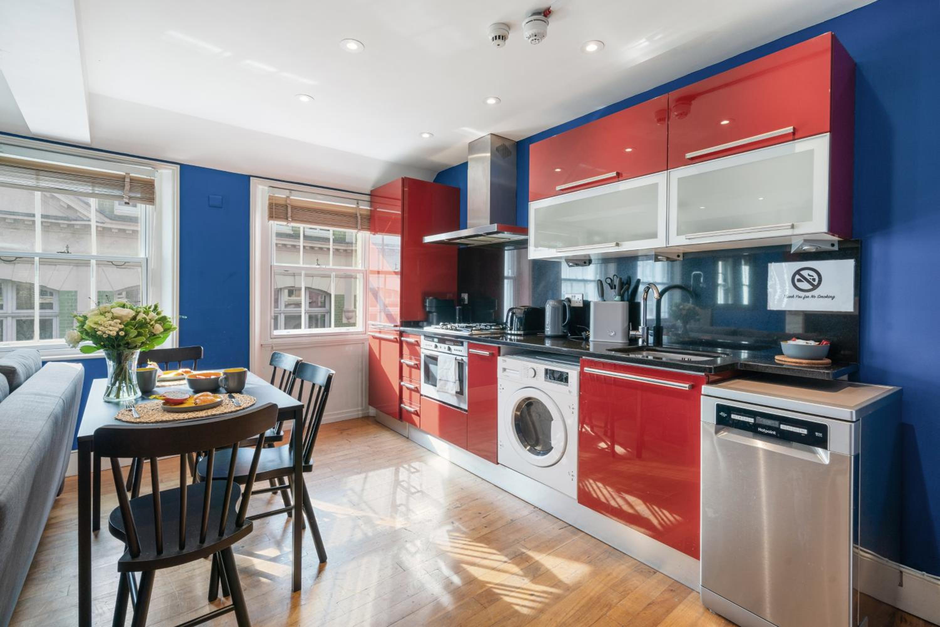 Bright Carnaby Soho 1BR Apartment with AC