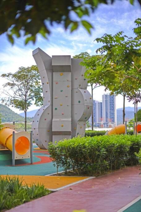 10mins to KLCC w LRT+Mall+Netflix Muji Urban