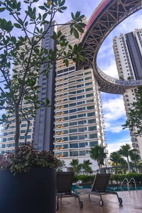 10mins to KLCC w LRT+Mall+Netflix Muji Urban