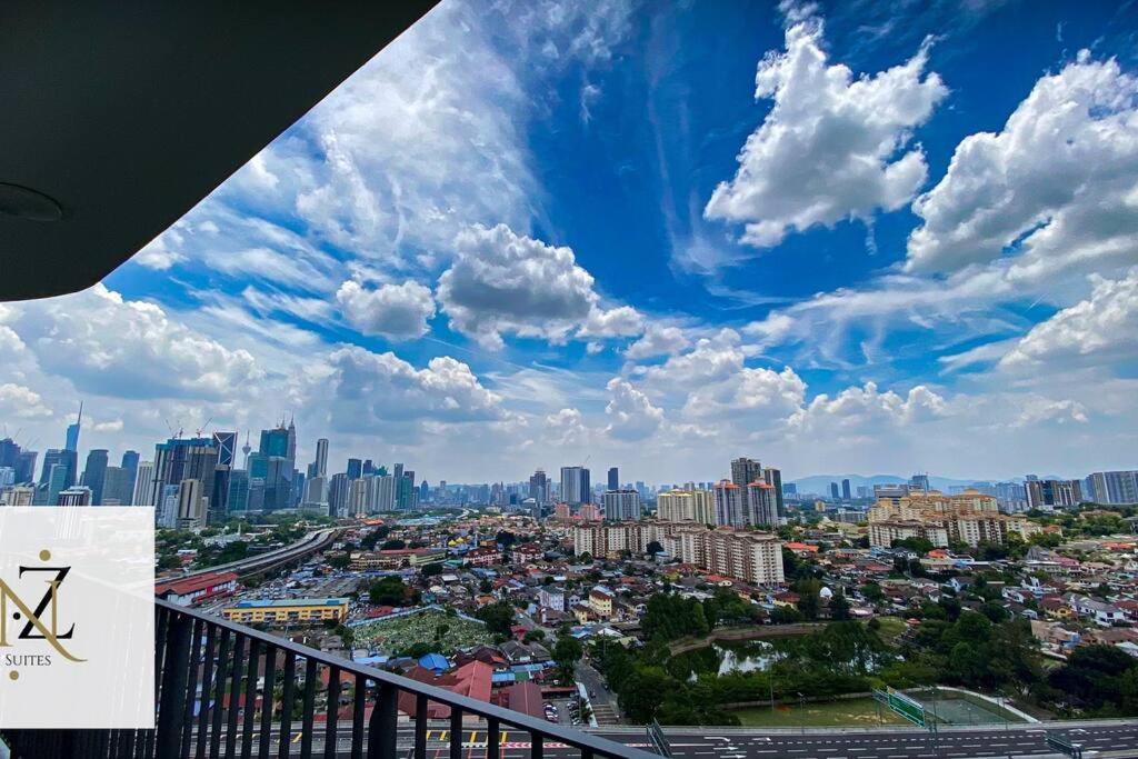 10mins to KLCC w LRT+Mall+Netflix Muji Urban