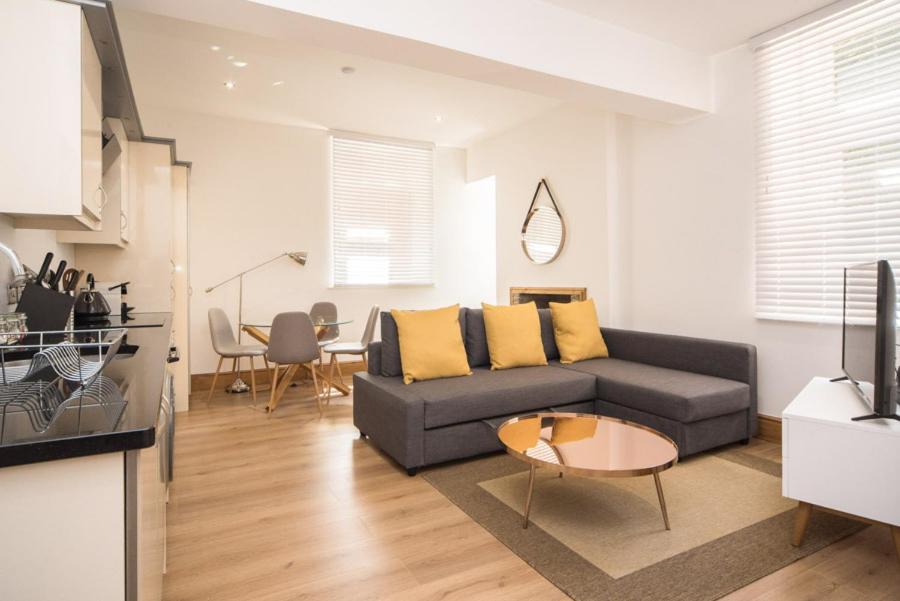 Marlborough Hall Apartment - Quiet view 3