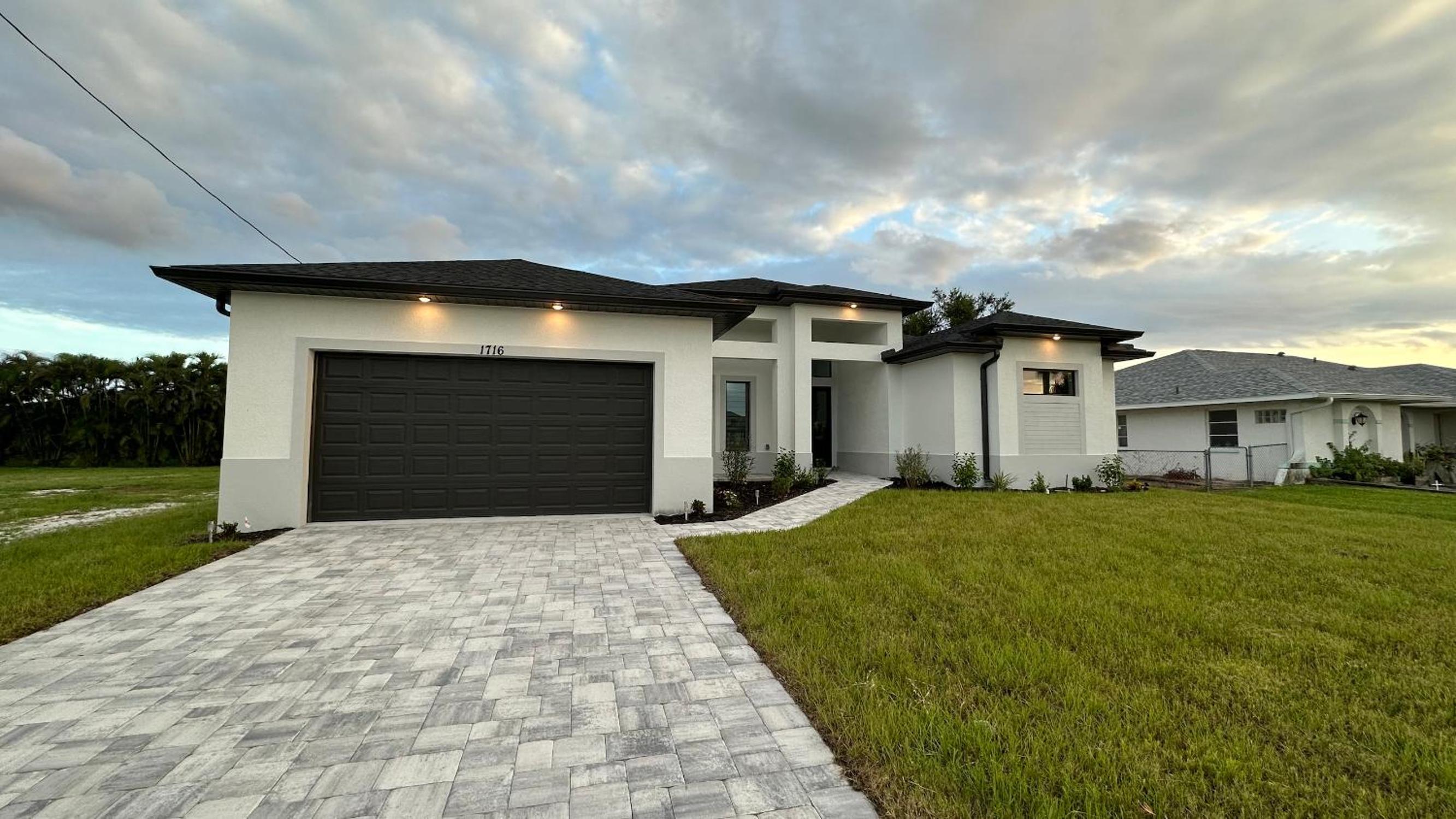Cape Coral Oasis - Pool & Bintelli Golf Cart