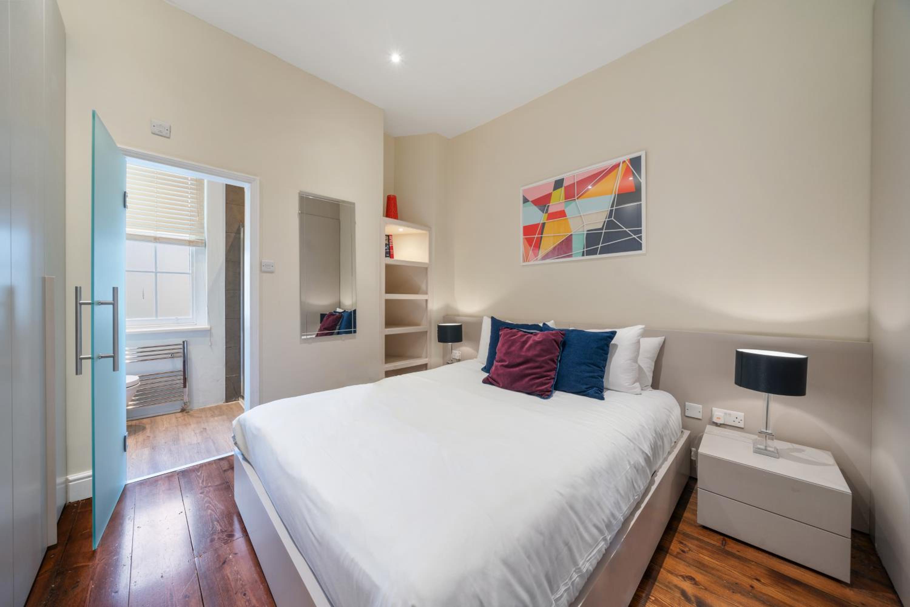 Stylish Carnaby Soho 1BR Apartment with AC