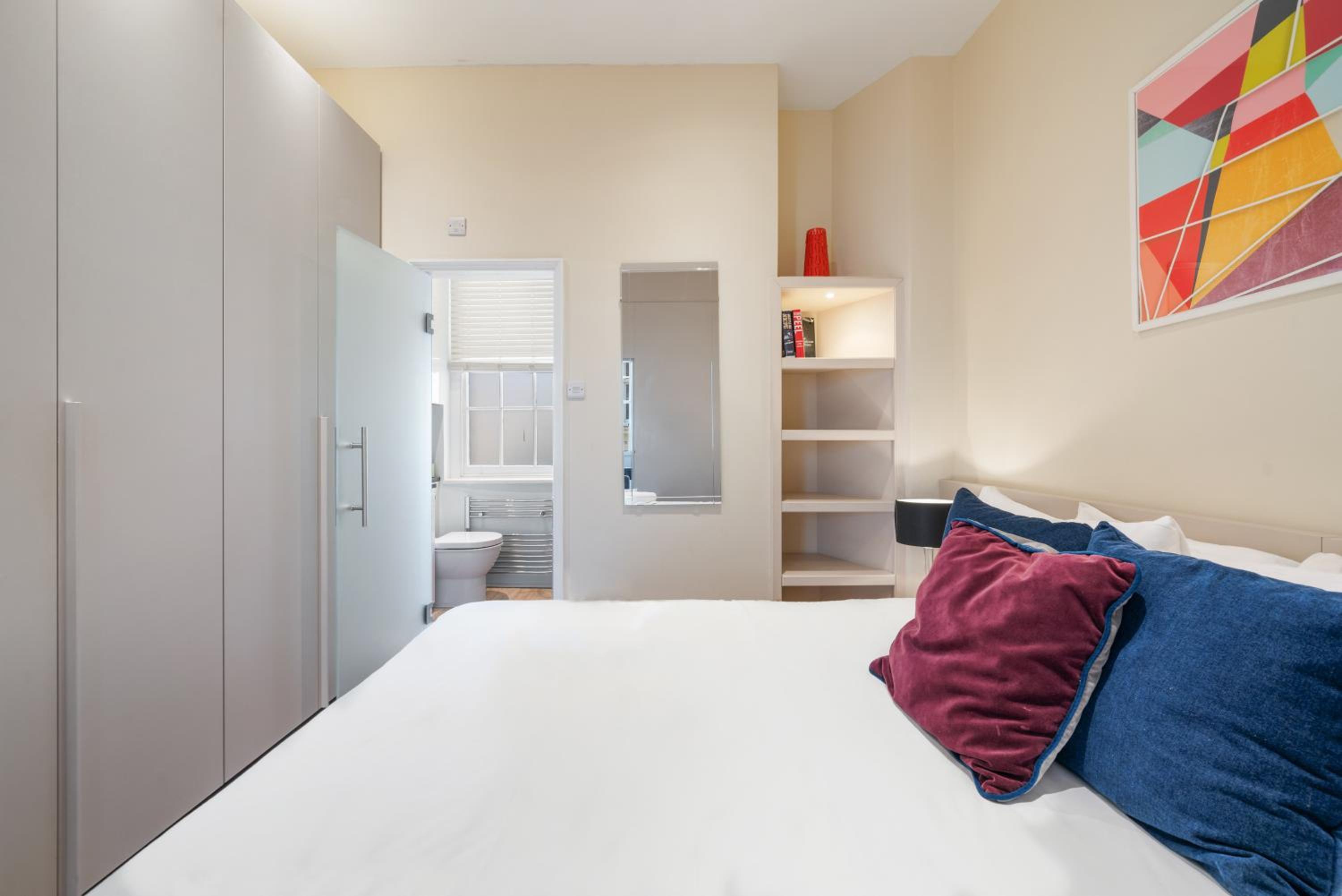 Stylish Carnaby Soho 1BR Apartment with AC