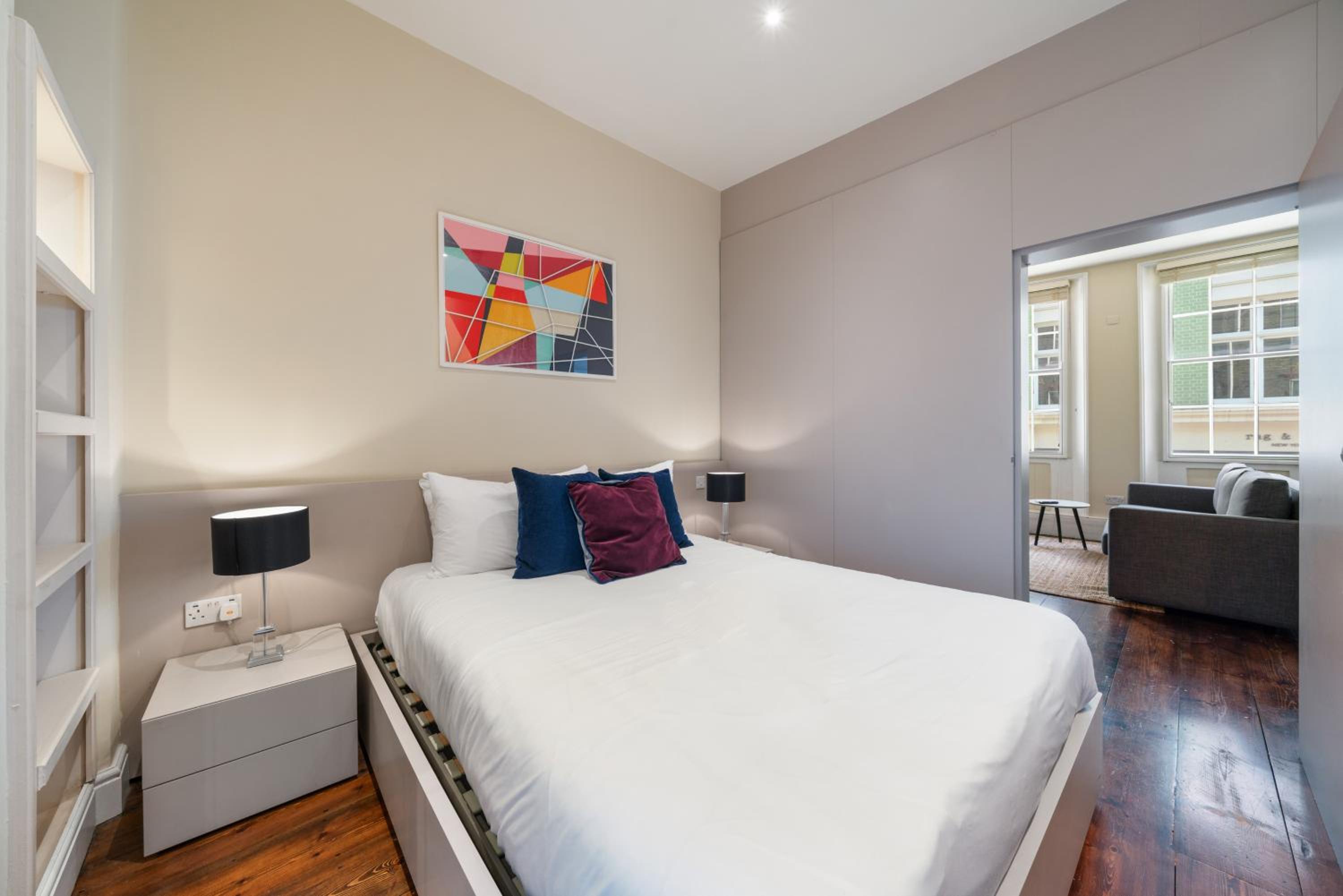 Stylish Carnaby Soho 1BR Apartment with AC